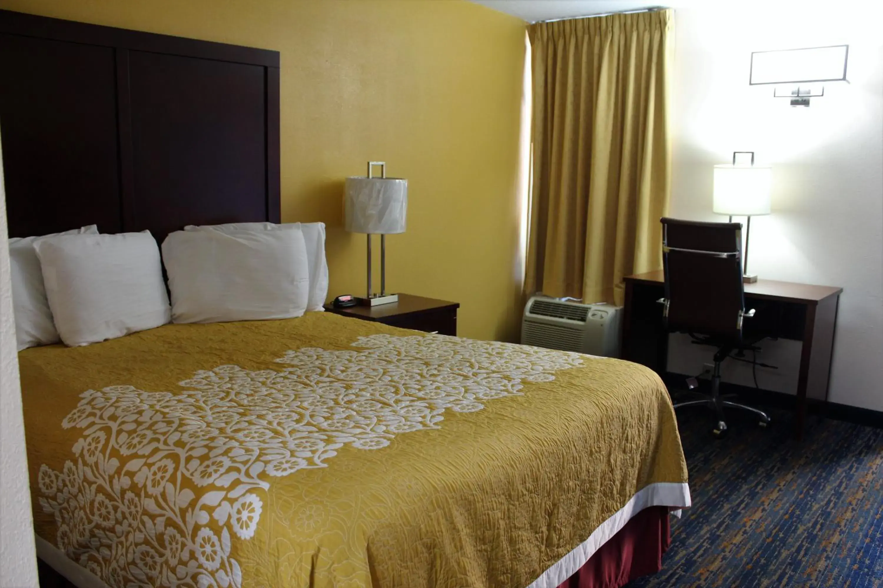 Bed in Bluegrass Inn Bed in Bluegrass Inn