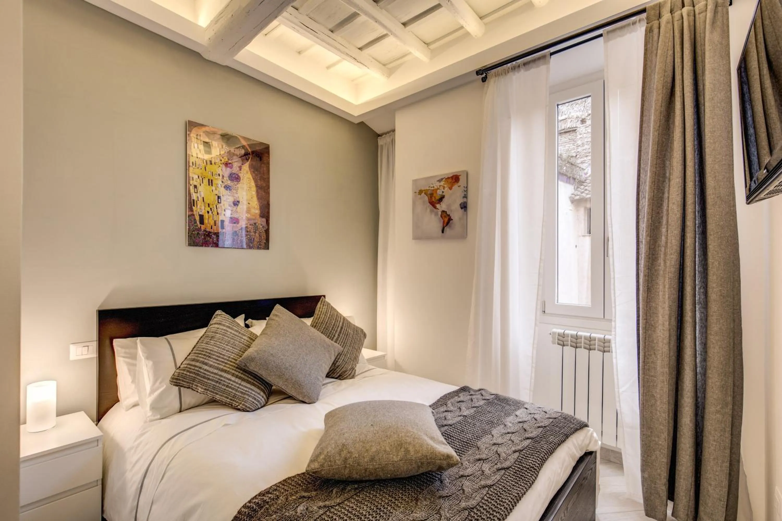 Photo of the whole room, Bed in Dimore Costaguti