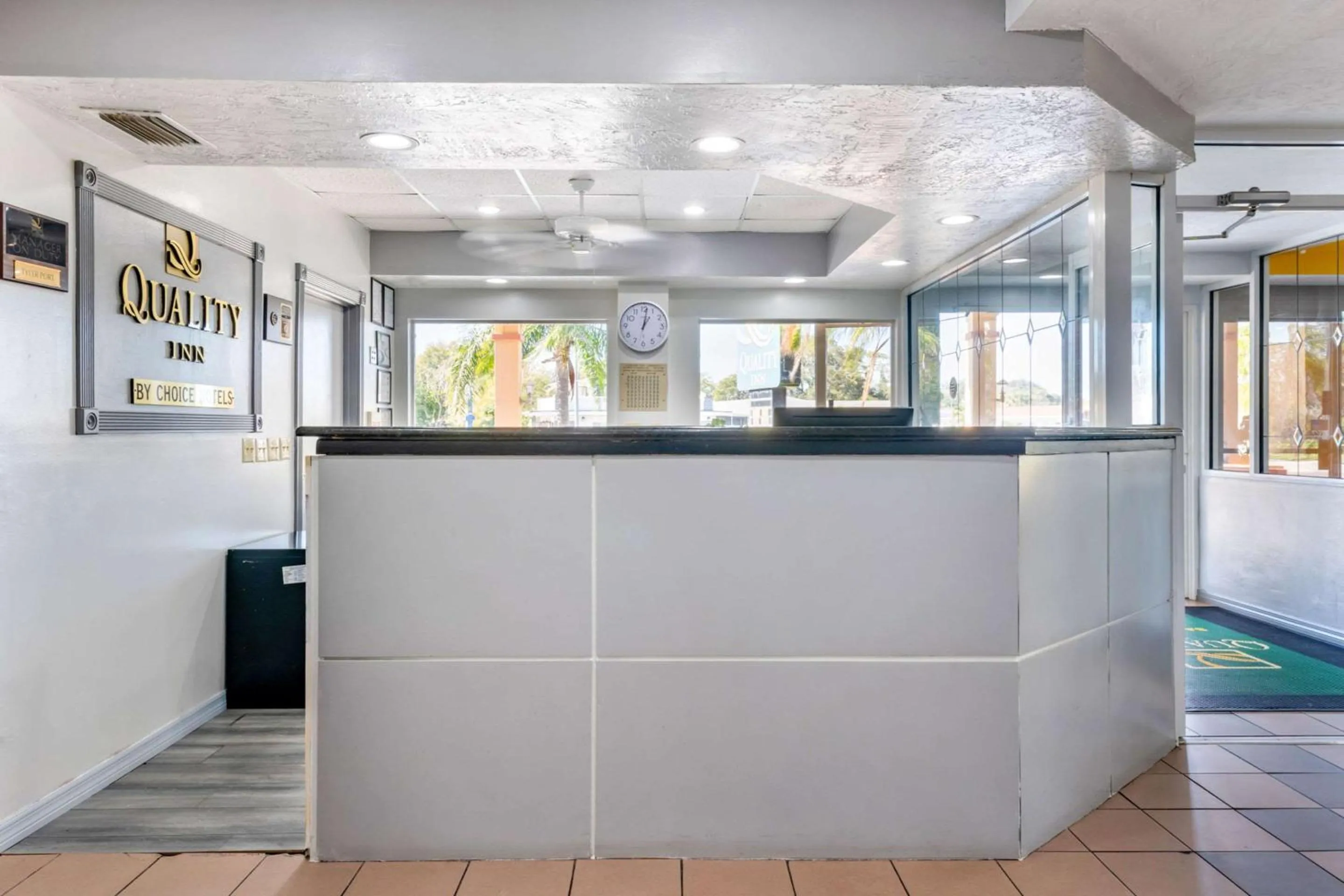 Lobby or reception in Quality Inn Sarasota North Near Lido Key Beach