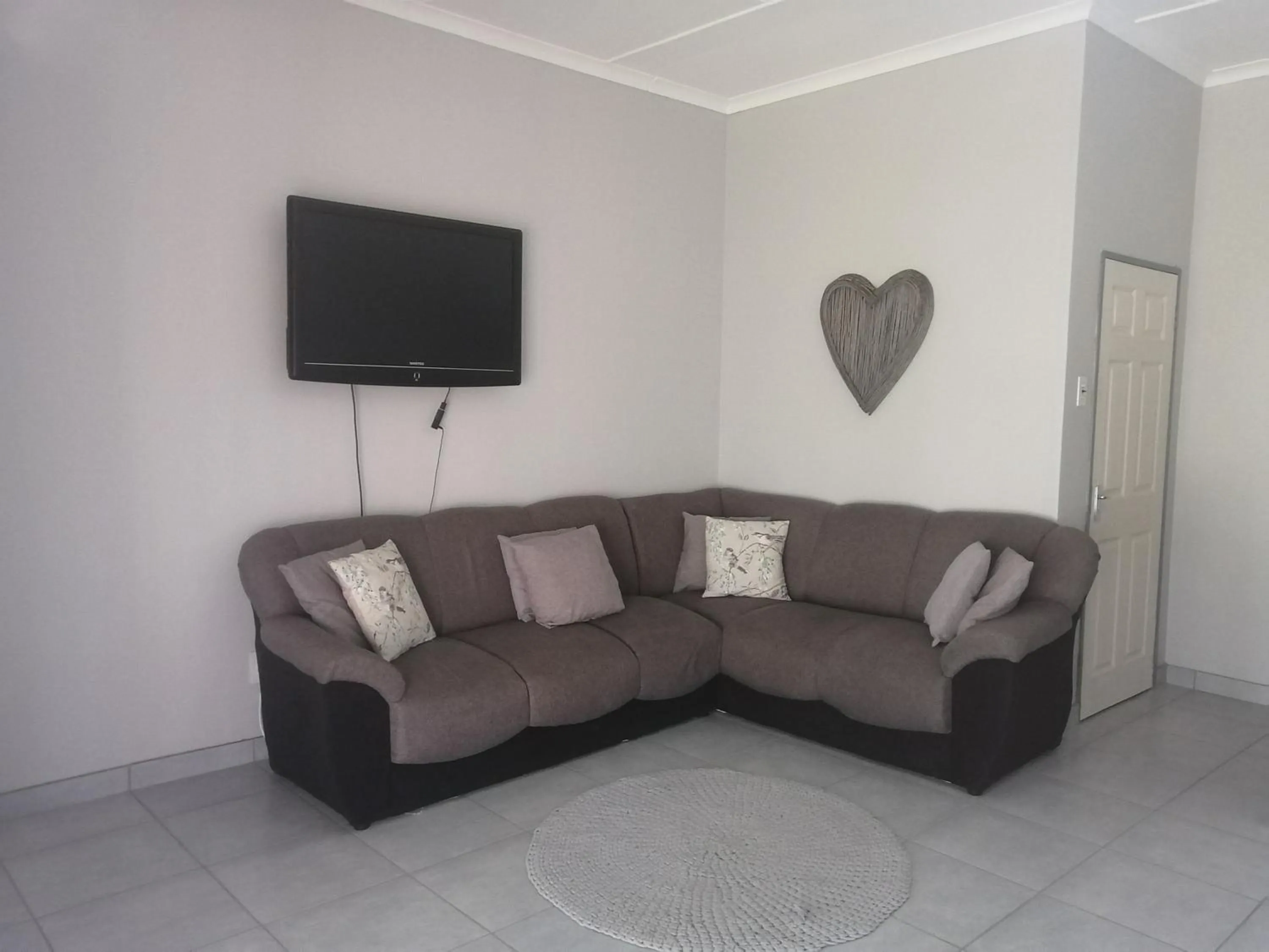 TV and multimedia in Oppi Draai Guesthouse