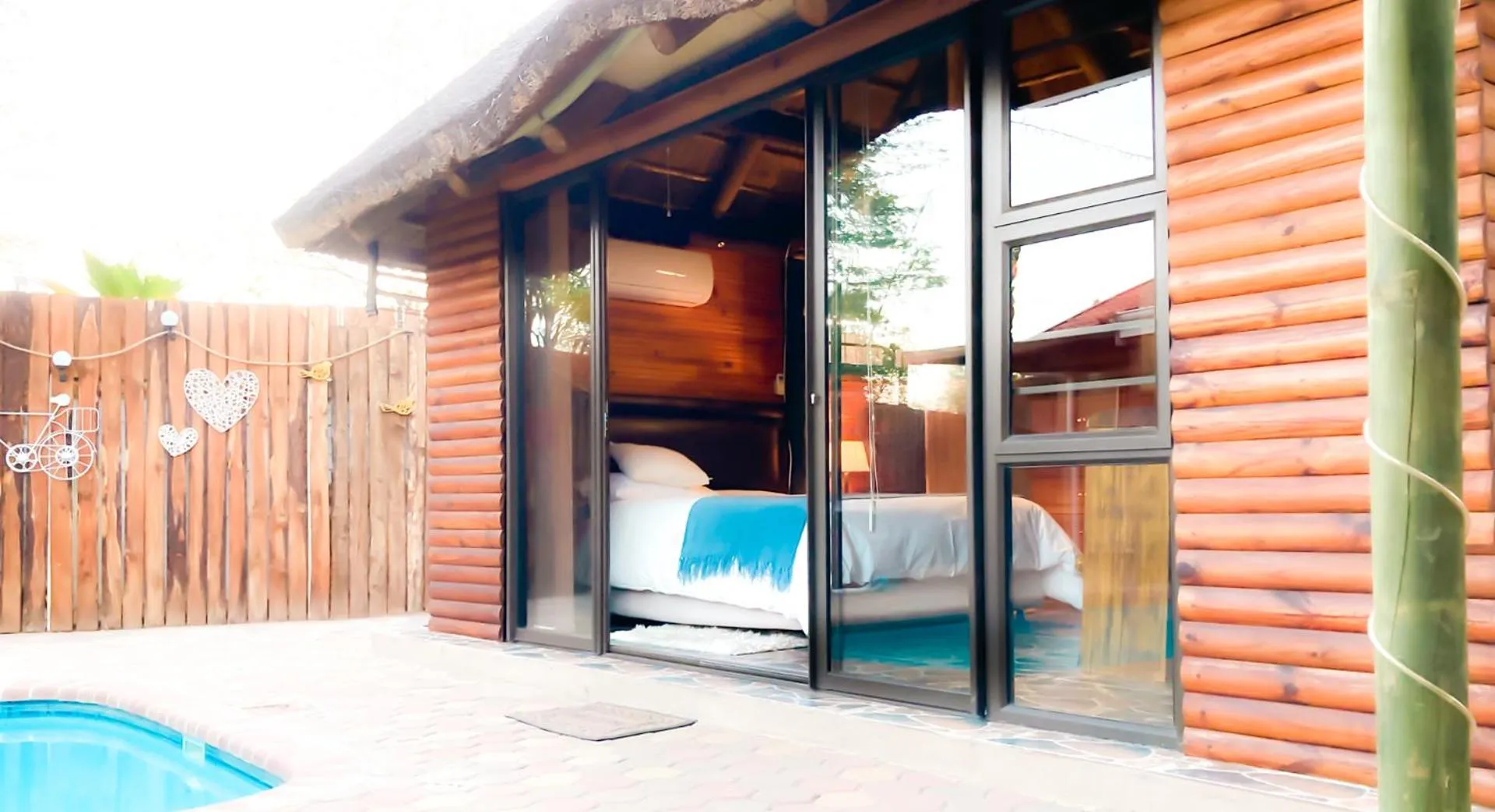 Facade/entrance in Oppi Draai Guesthouse