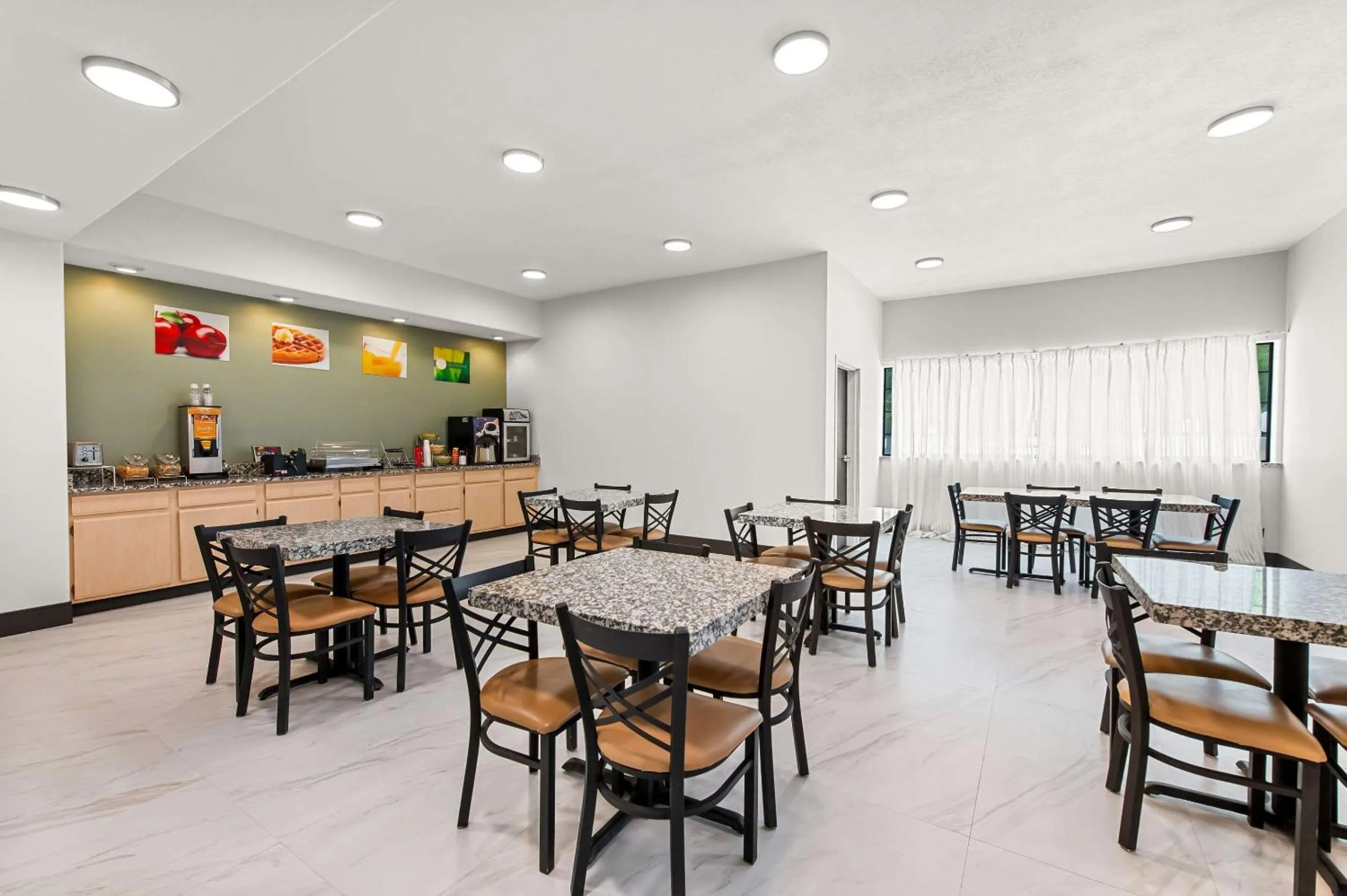 Breakfast in Quality Inn & Suites Kilgore-Longview