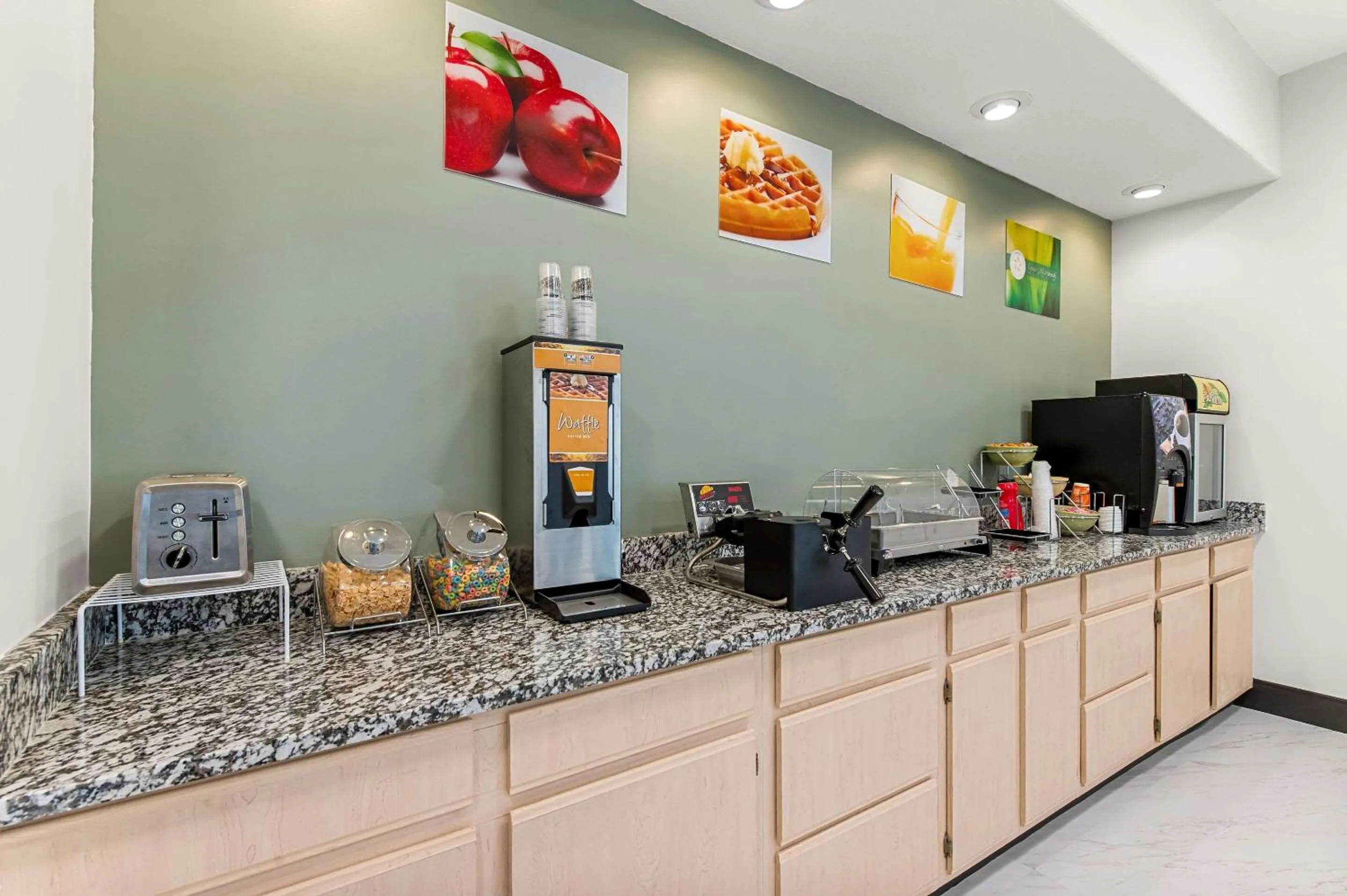 Breakfast in Quality Inn & Suites Kilgore-Longview