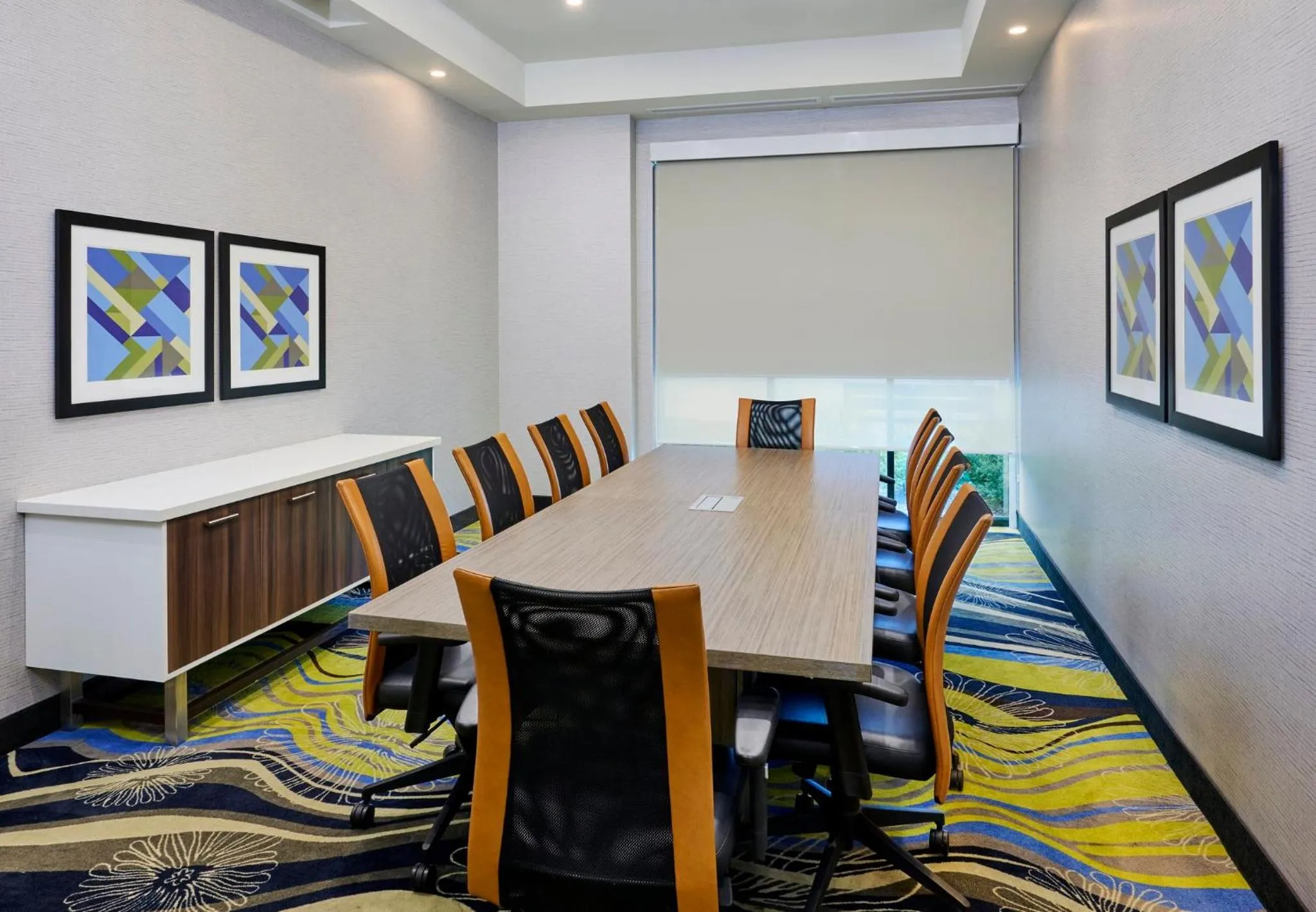 Meeting/conference room in Holiday Inn Express & Suites - Brantford by IHG