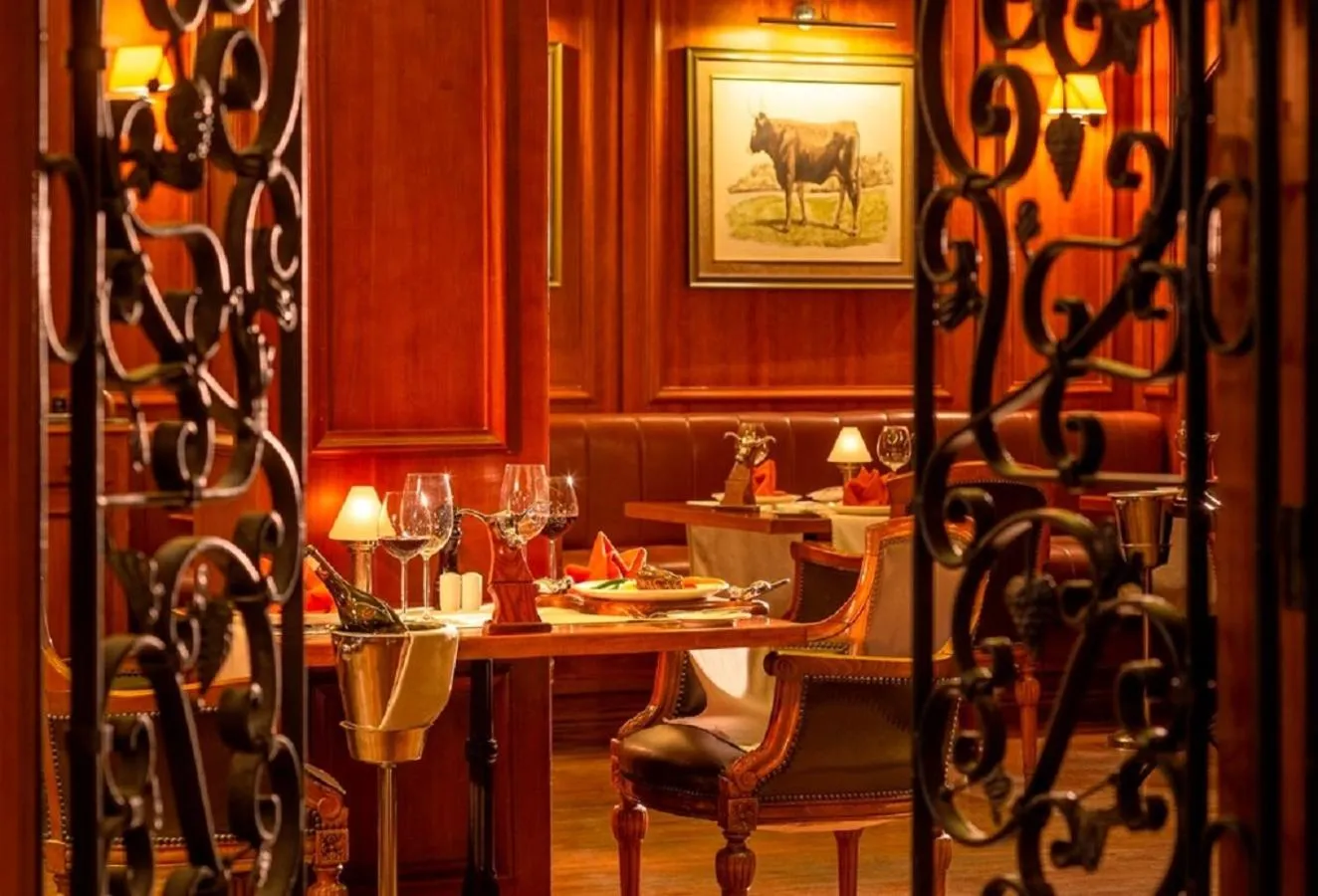 Restaurant/places to eat in Siva Grand Beach