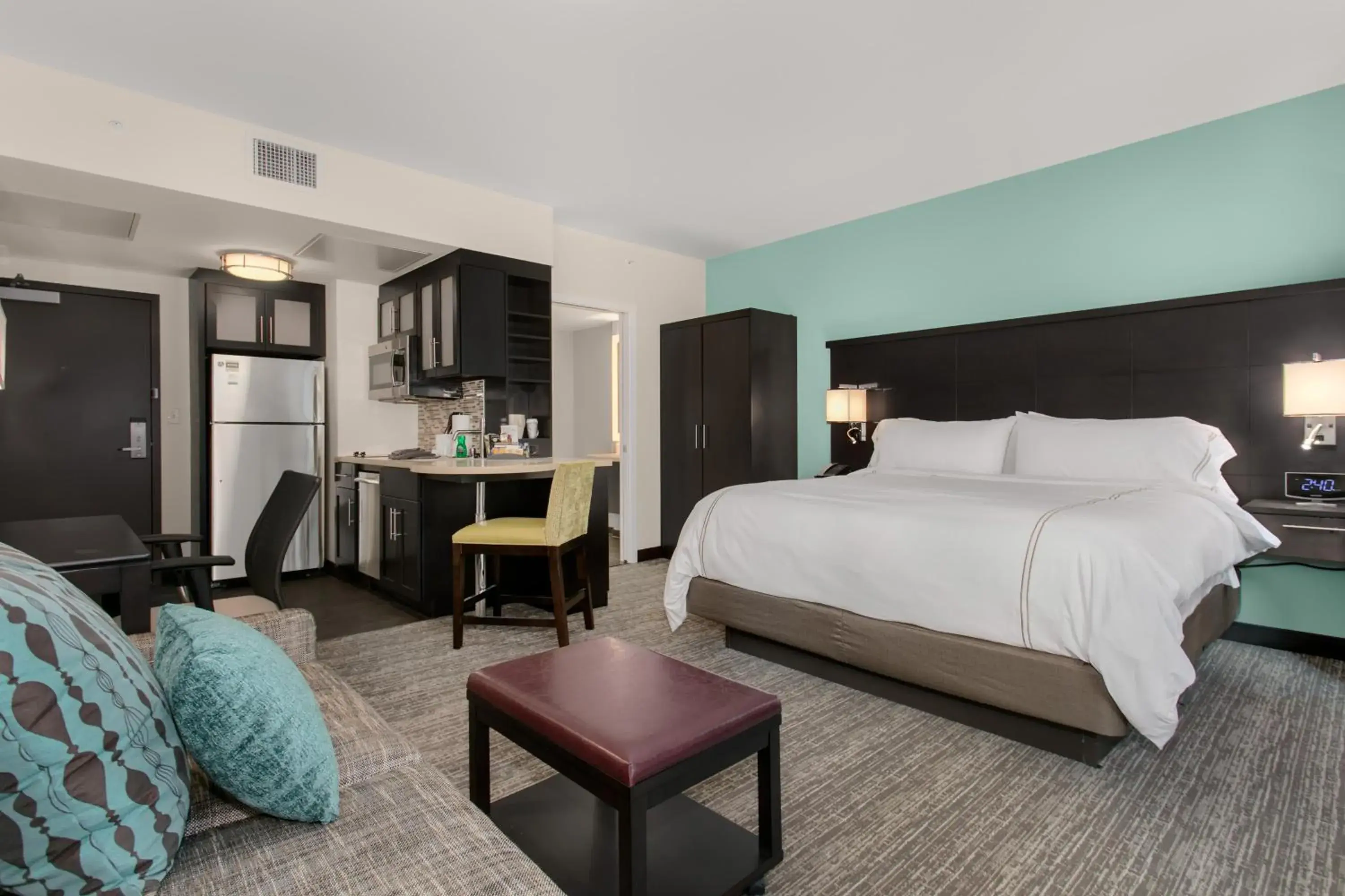 King Studio Suite with Large Kitchenette in Staybridge Suites Seattle - South Lake Union by IHG King Studio Suite with Large Kitchenette in Staybridge Suites Seattle - South Lake Union by IHG