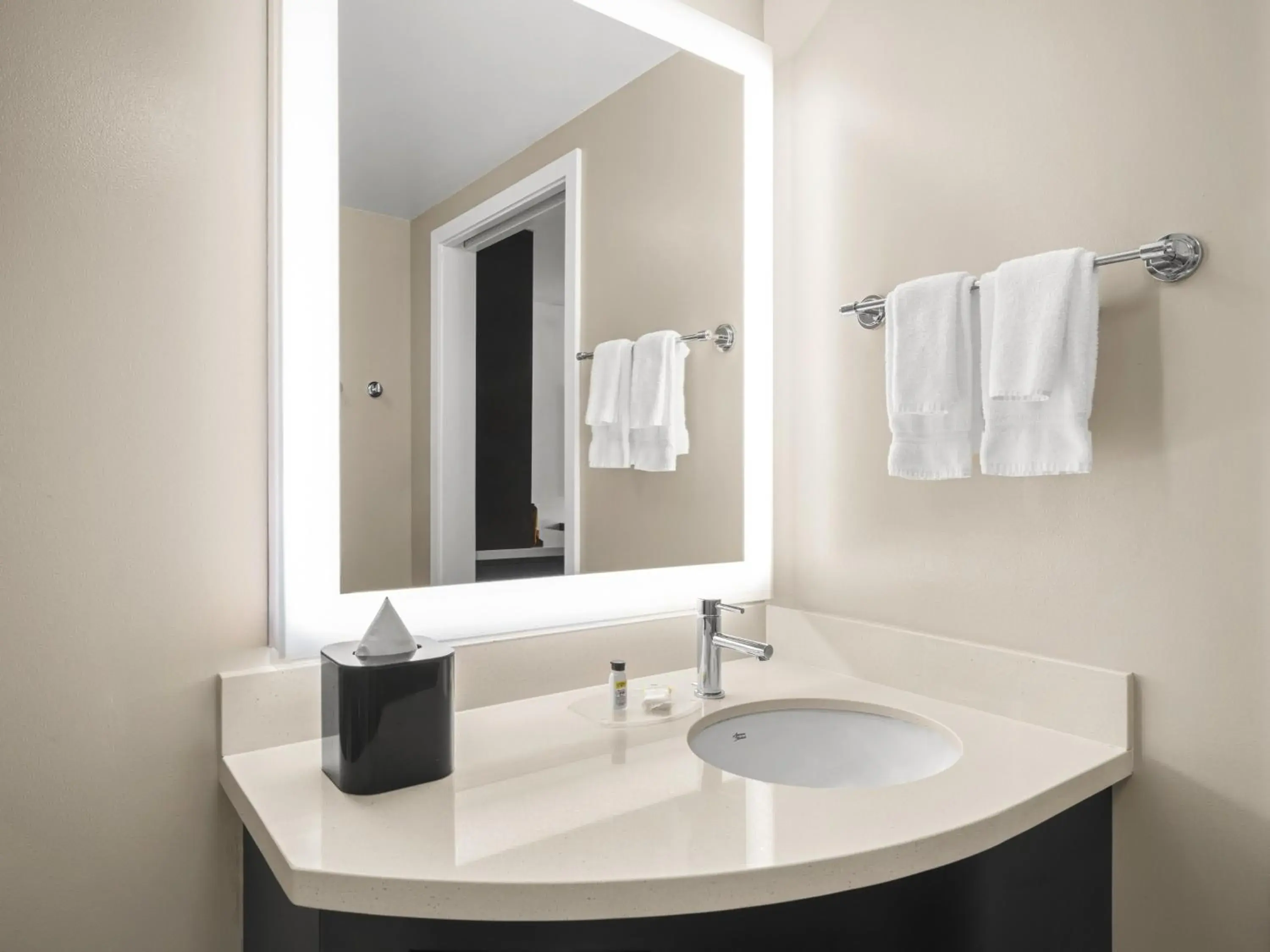 Deluxe Studio Suite with 2 Queen Beds - Nonsmoking in Staybridge Suites Seattle - South Lake Union by IHG Deluxe Studio Suite with 2 Queen Beds - Nonsmoking in Staybridge Suites Seattle - South Lake Union by IHG