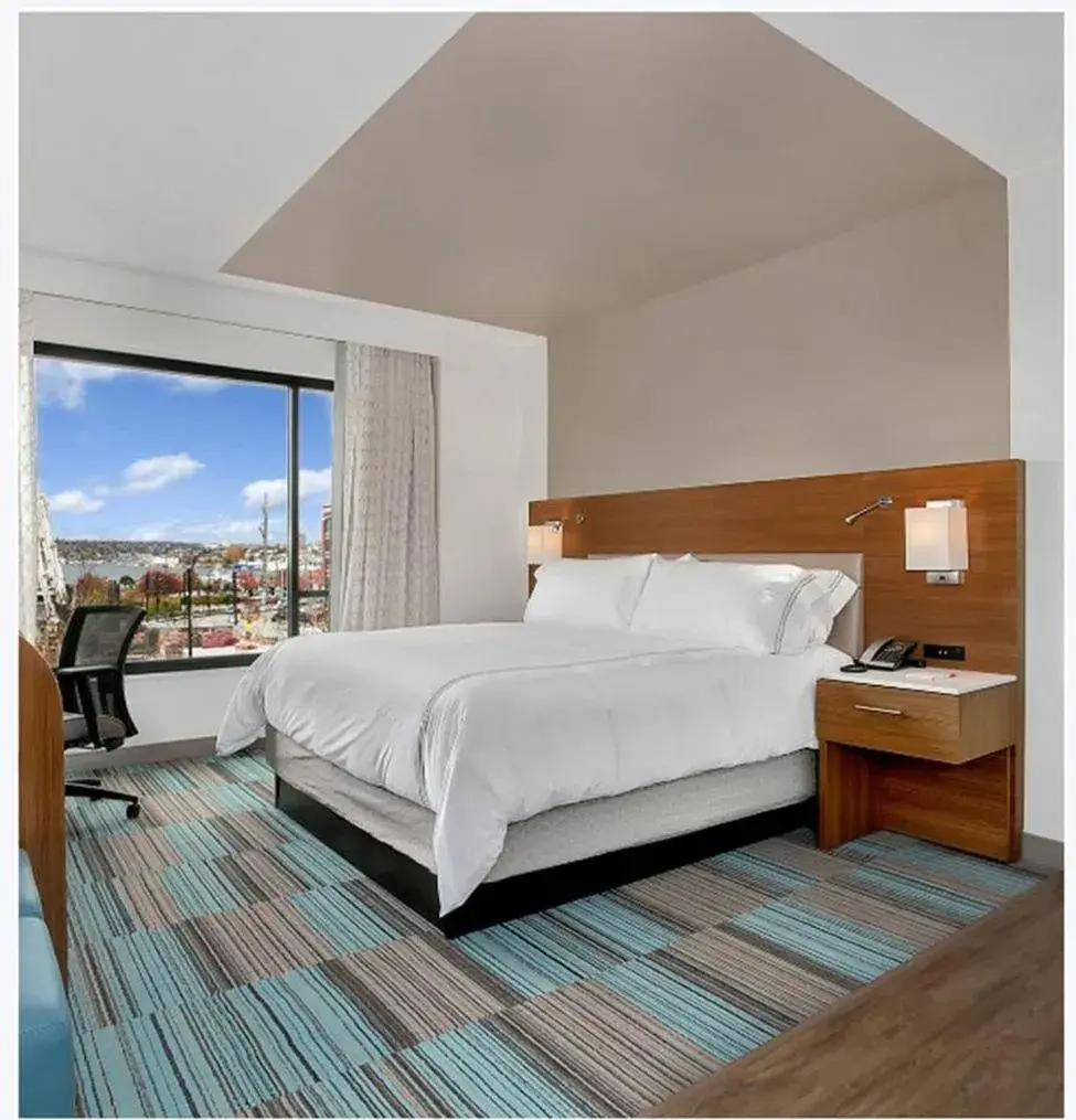 Photo of the whole room, Bed in EVEN Hotel Seattle Downtown - Lake Union by IHG Photo of the whole room, Bed in EVEN Hotel Seattle Downtown - Lake Union by IHG