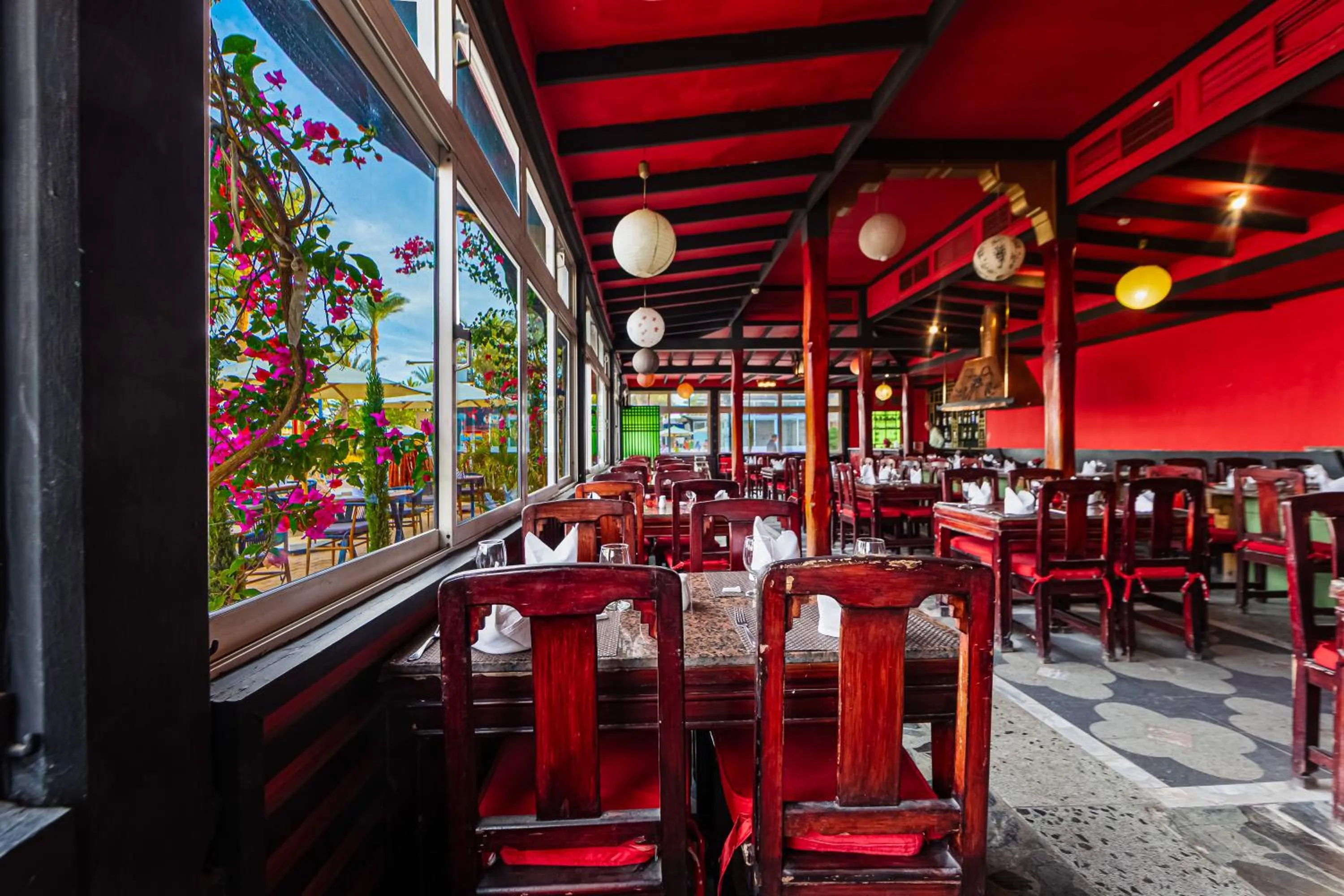 Restaurant/places to eat in Ghazala Beach