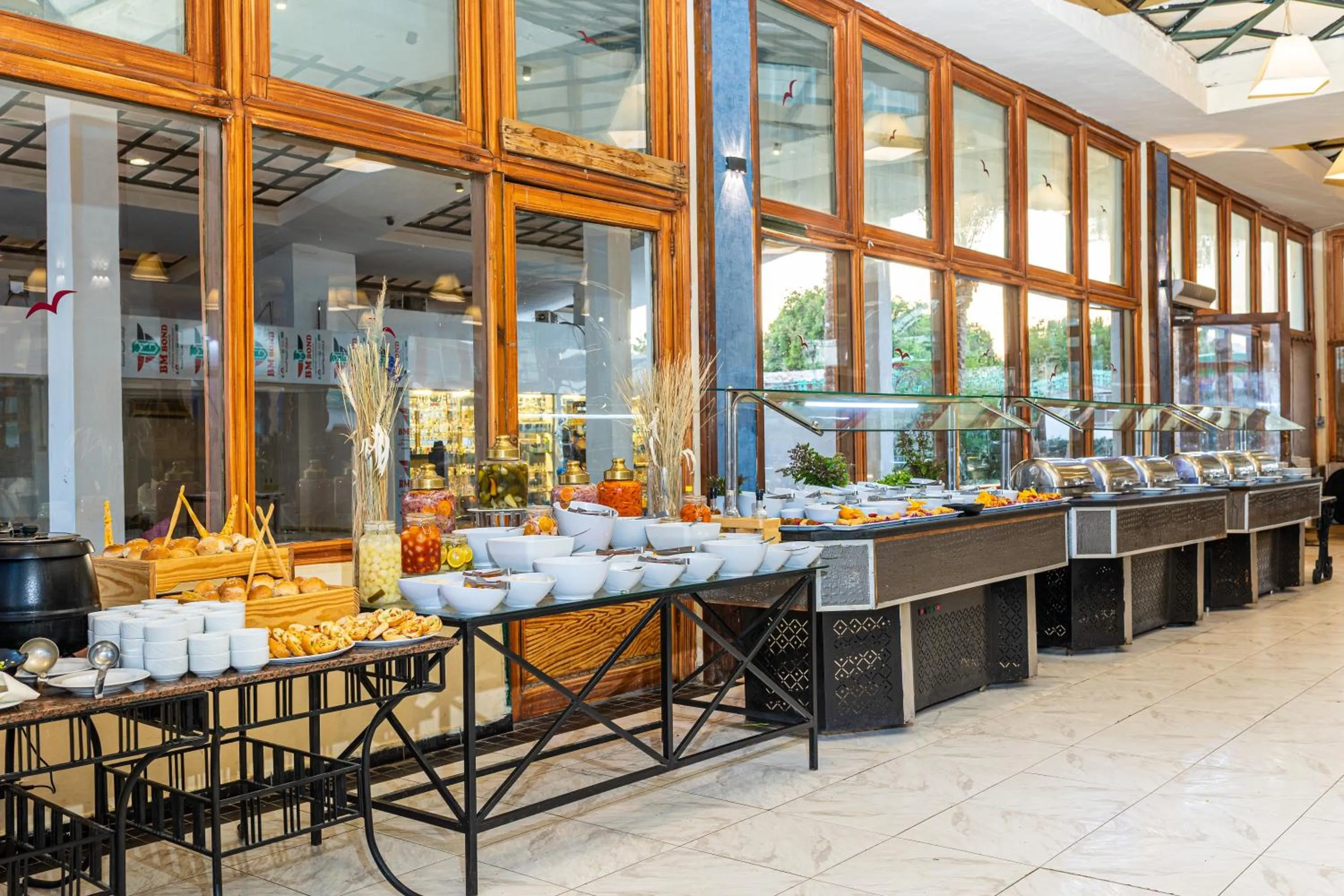 Restaurant/places to eat in Ghazala Beach