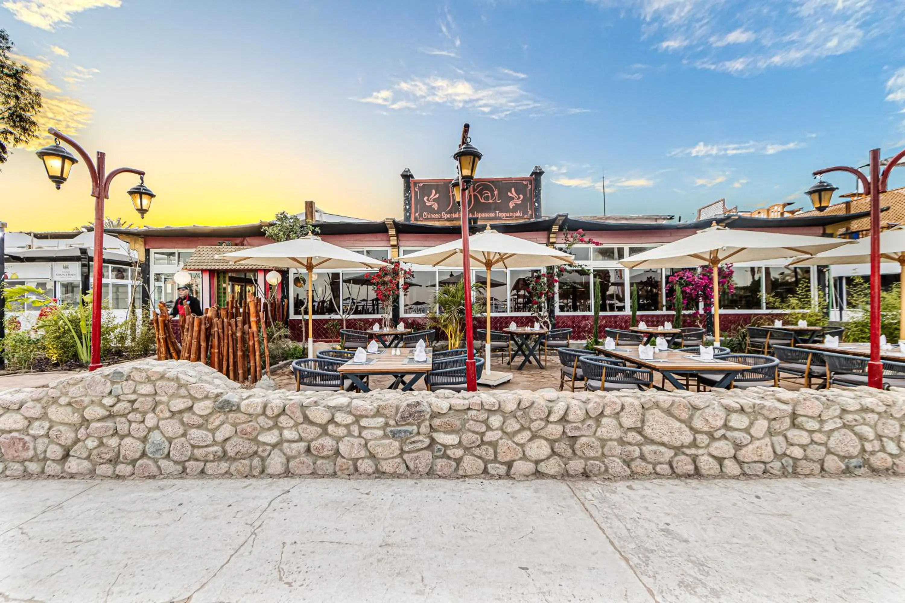 Restaurant/places to eat in Ghazala Beach