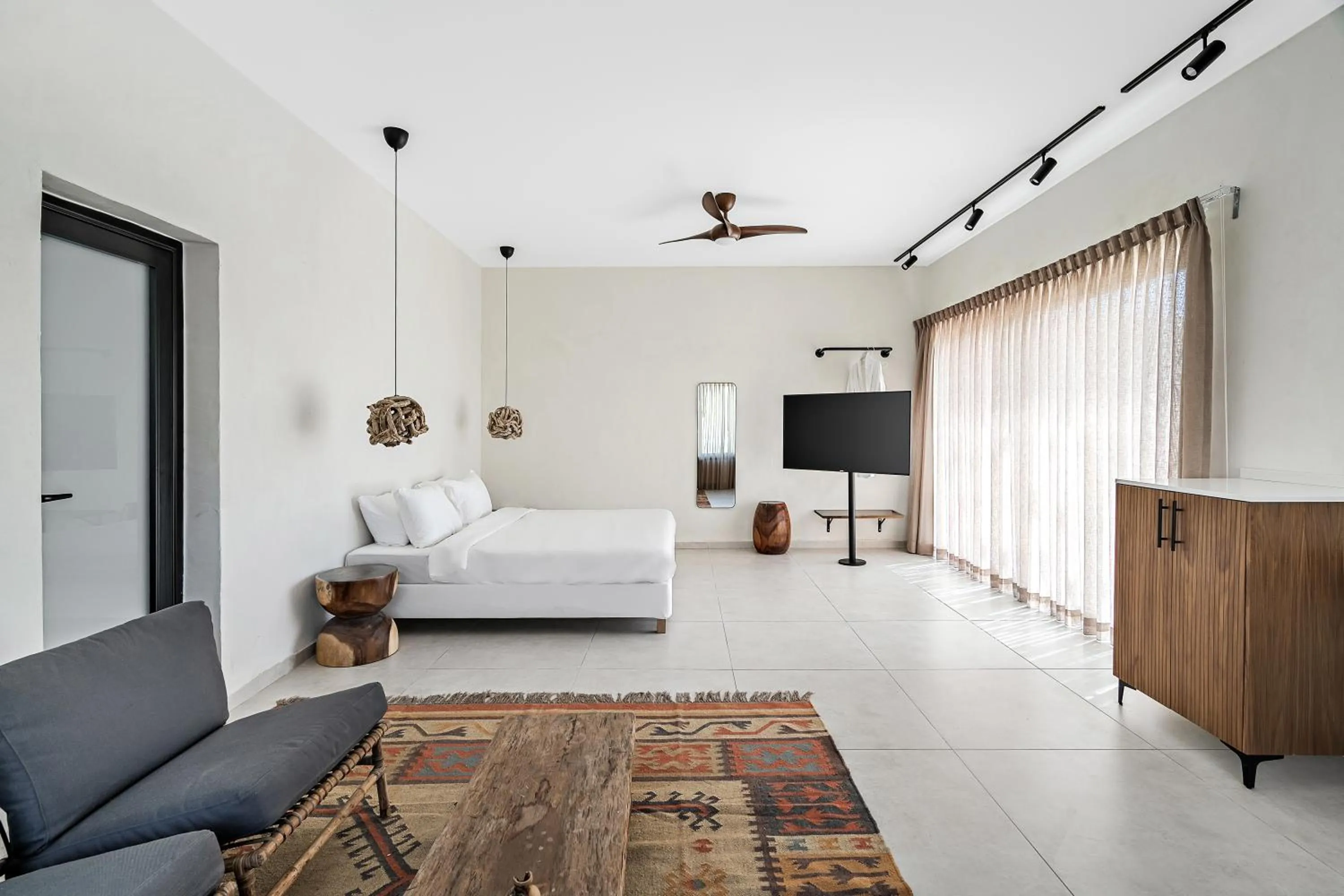 Communal lounge/ TV room, Bed in Hotel Anilevich Mansion