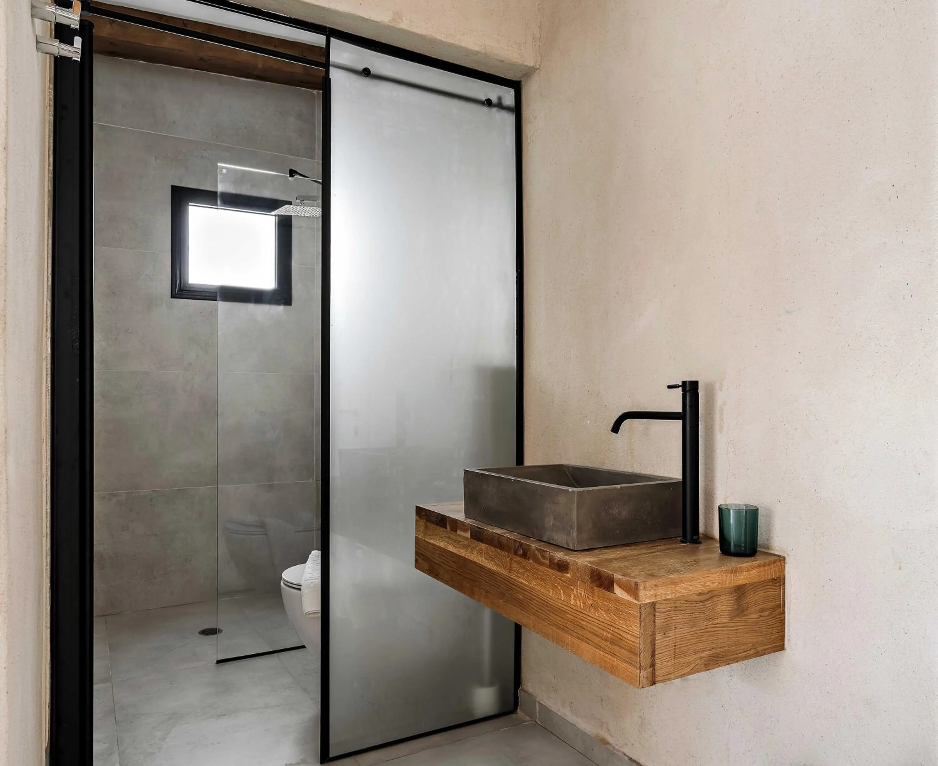 Shower in Hotel Anilevich Mansion