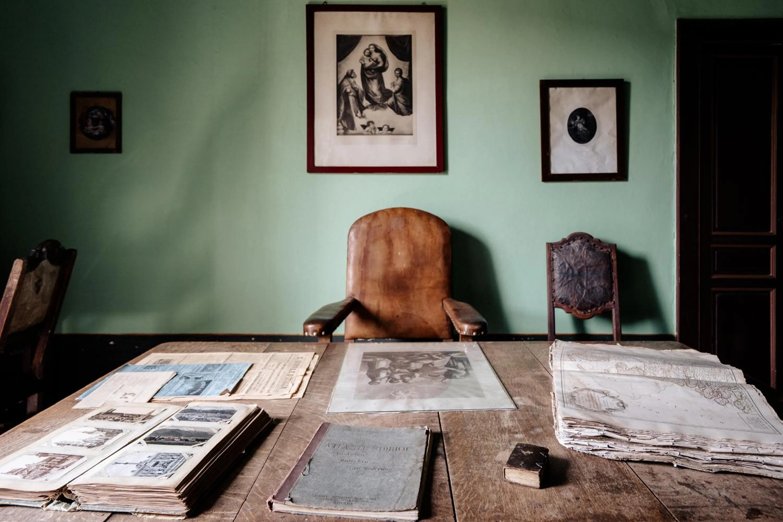 Seating area in Palazzo Mazziotti