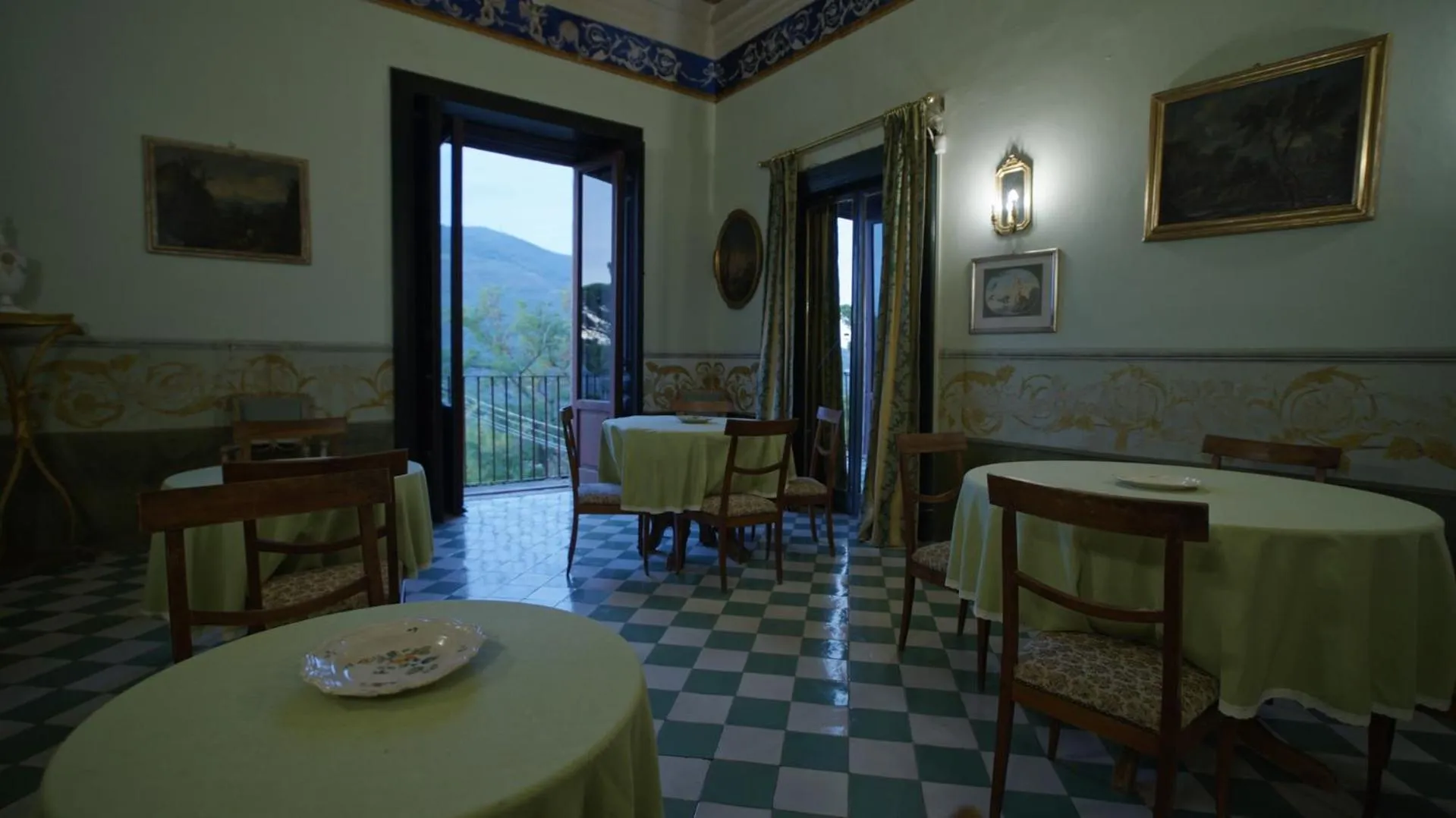 Living room in Palazzo Mazziotti