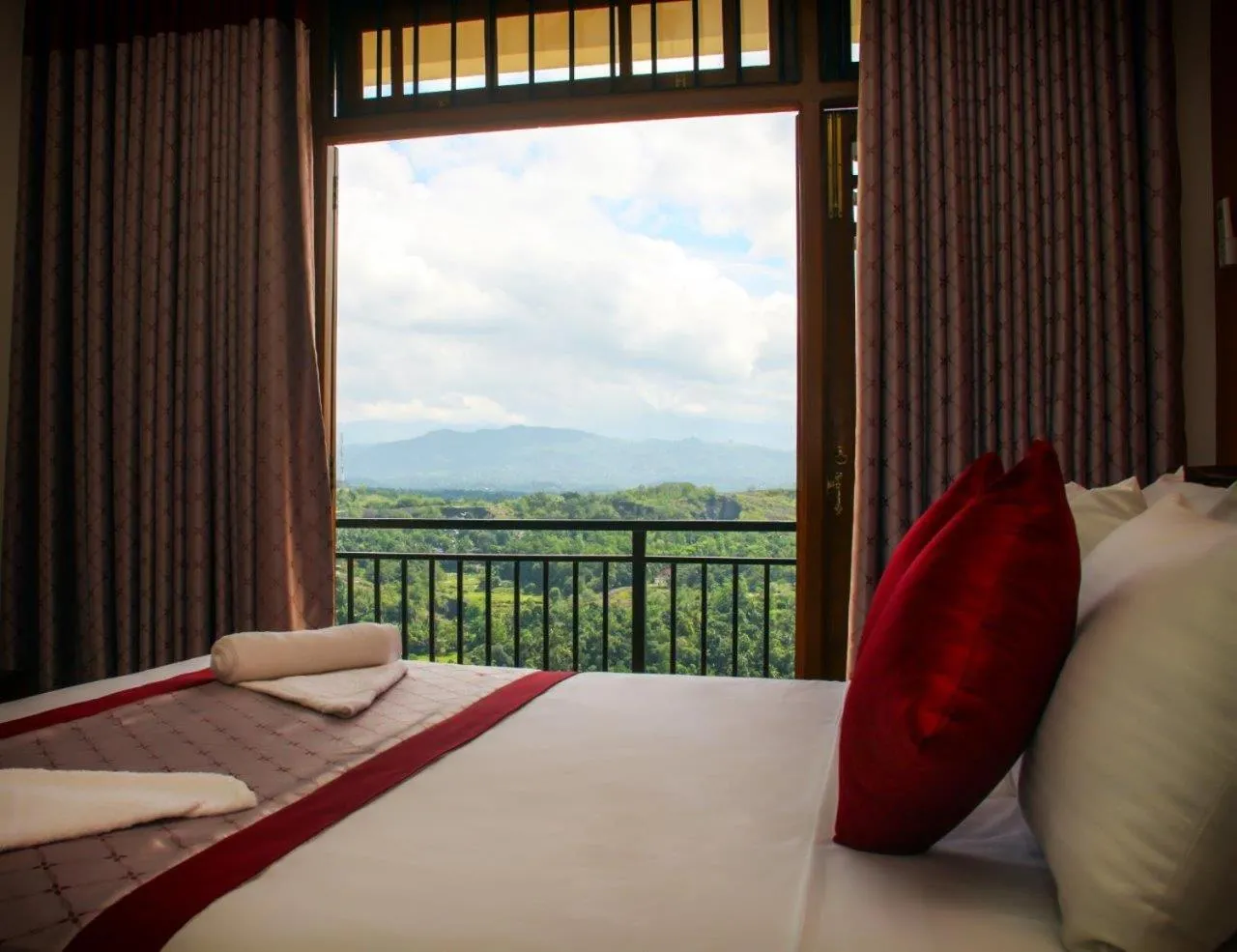 Bedroom, Bed in Serenity Hill Oasis