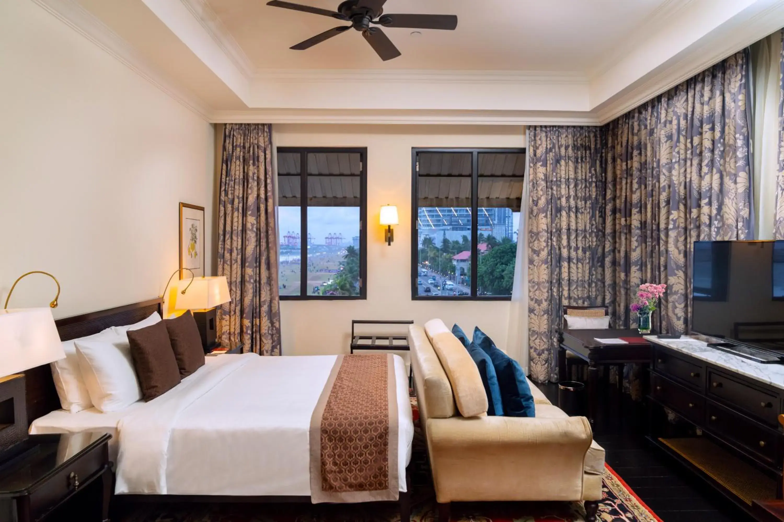 Junior Suite Sea View with Free Cocktails daily from 4:30 PM to 6:30 - single occupancy in Galle Face Hotel Junior Suite Sea View with Free Cocktails daily from 4:30 PM to 6:30 - single occupancy in Galle Face Hotel