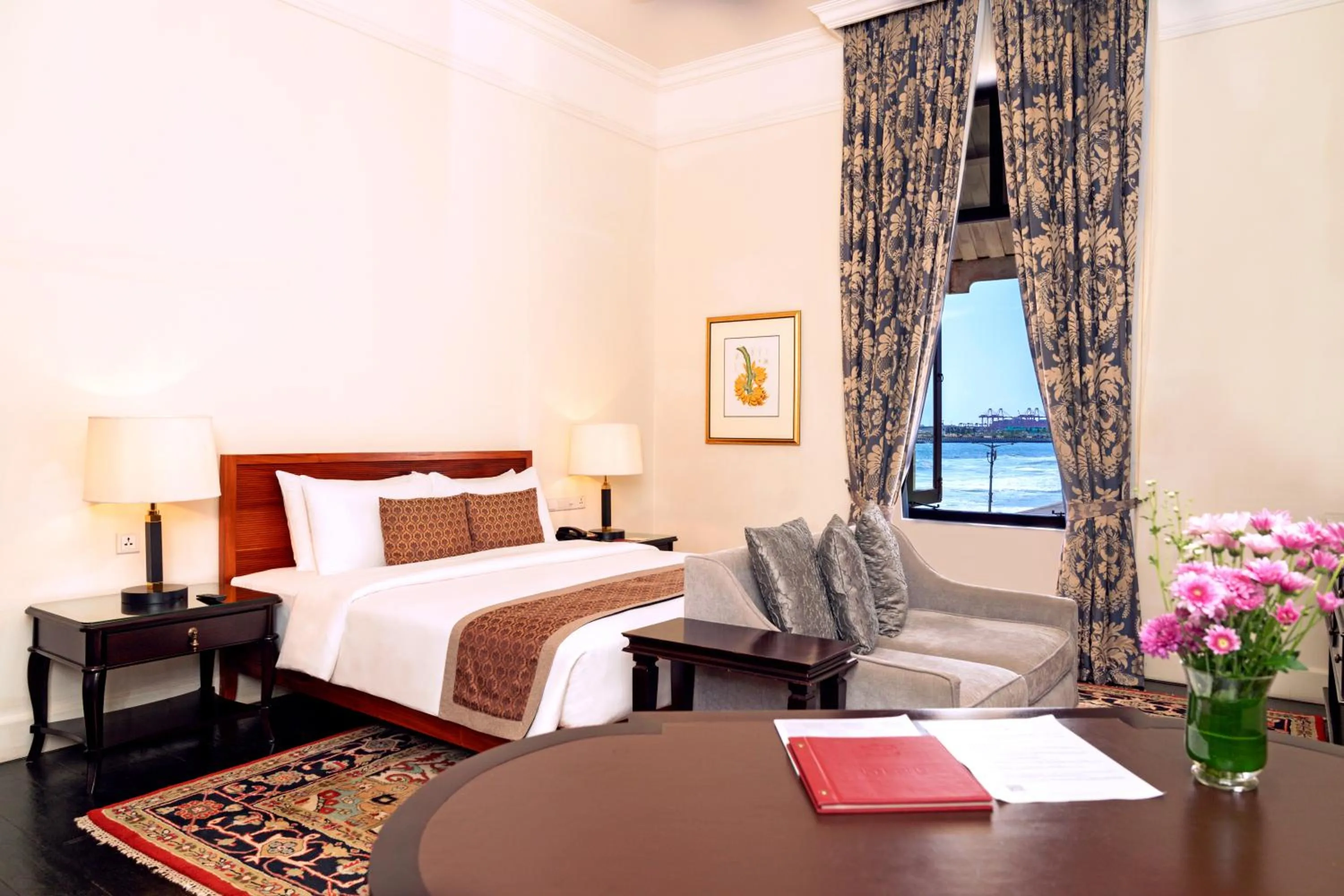 View (from property/room), Bed in Galle Face Hotel