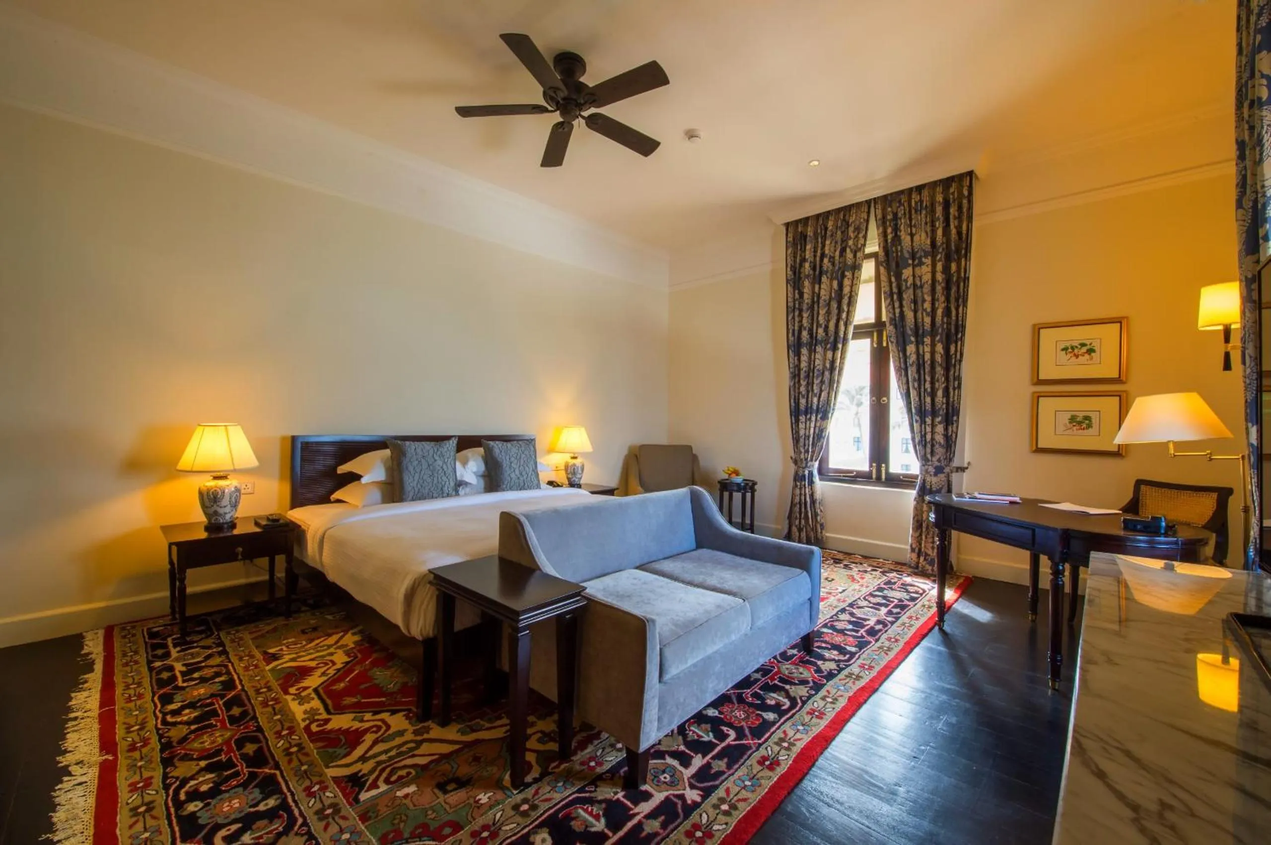 Living room, Bed in Galle Face Hotel