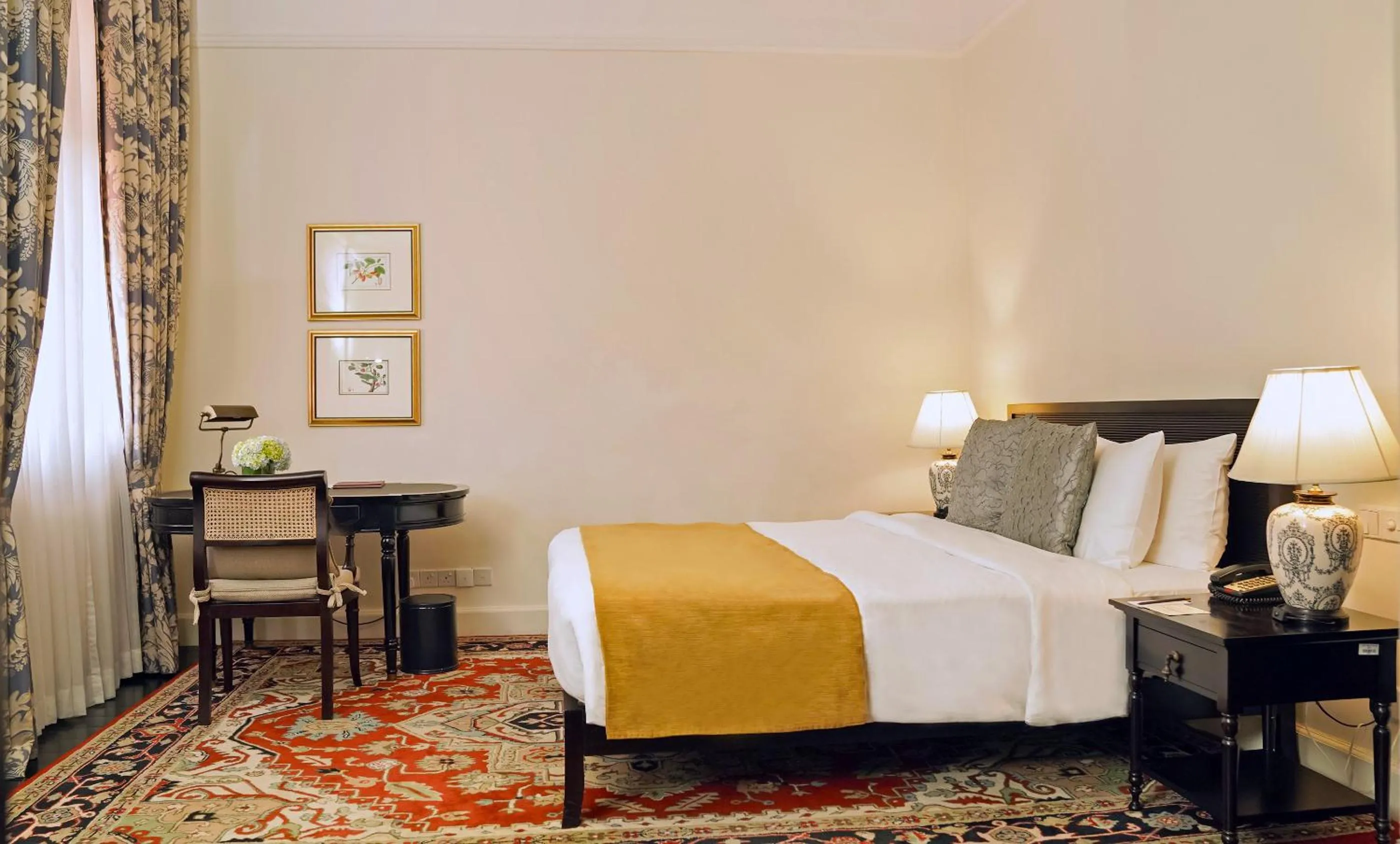 Bed in Galle Face Hotel