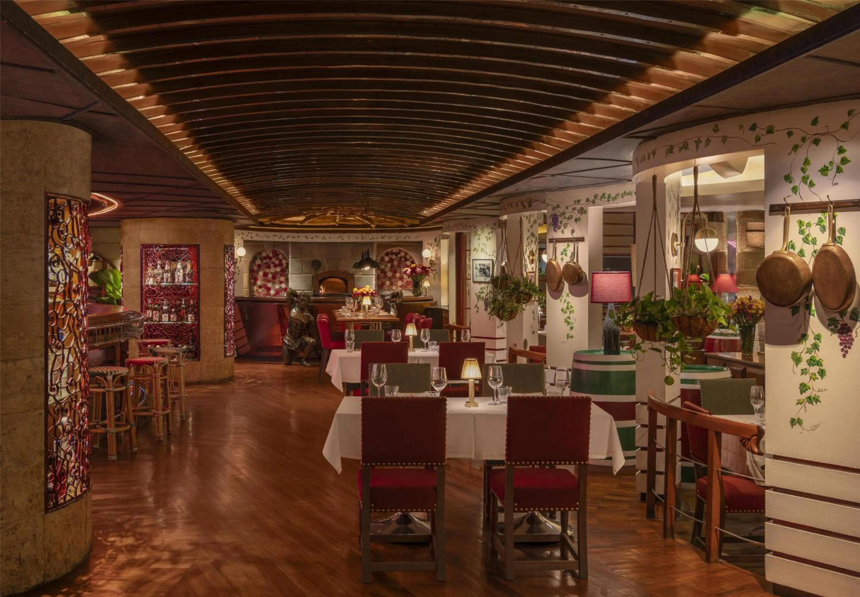 Restaurant/places to eat in Grand Hyatt Erawan Bangkok