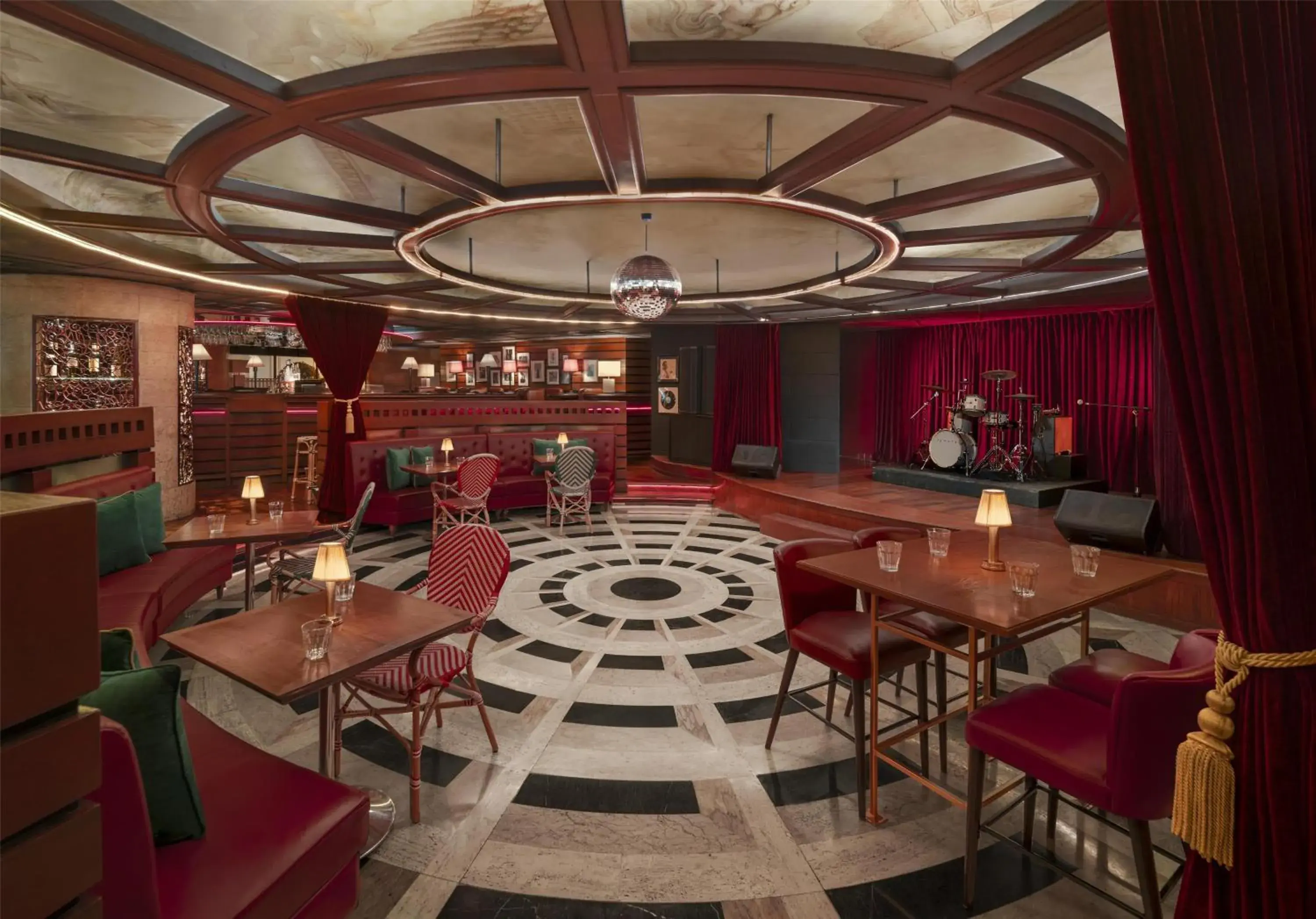 Restaurant/places to eat in Grand Hyatt Erawan Bangkok Restaurant/places to eat in Grand Hyatt Erawan Bangkok