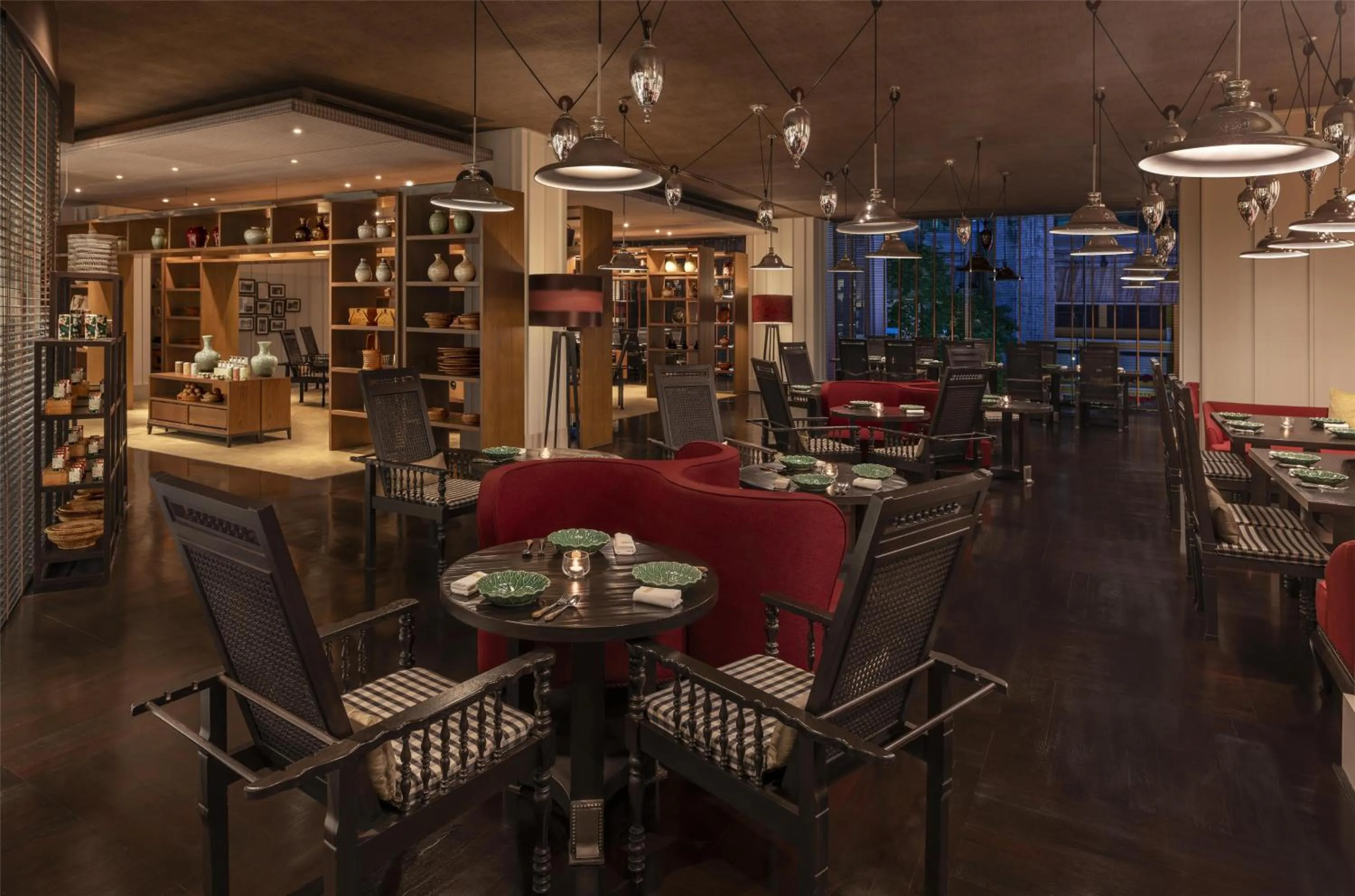 Restaurant/places to eat in Grand Hyatt Erawan Bangkok