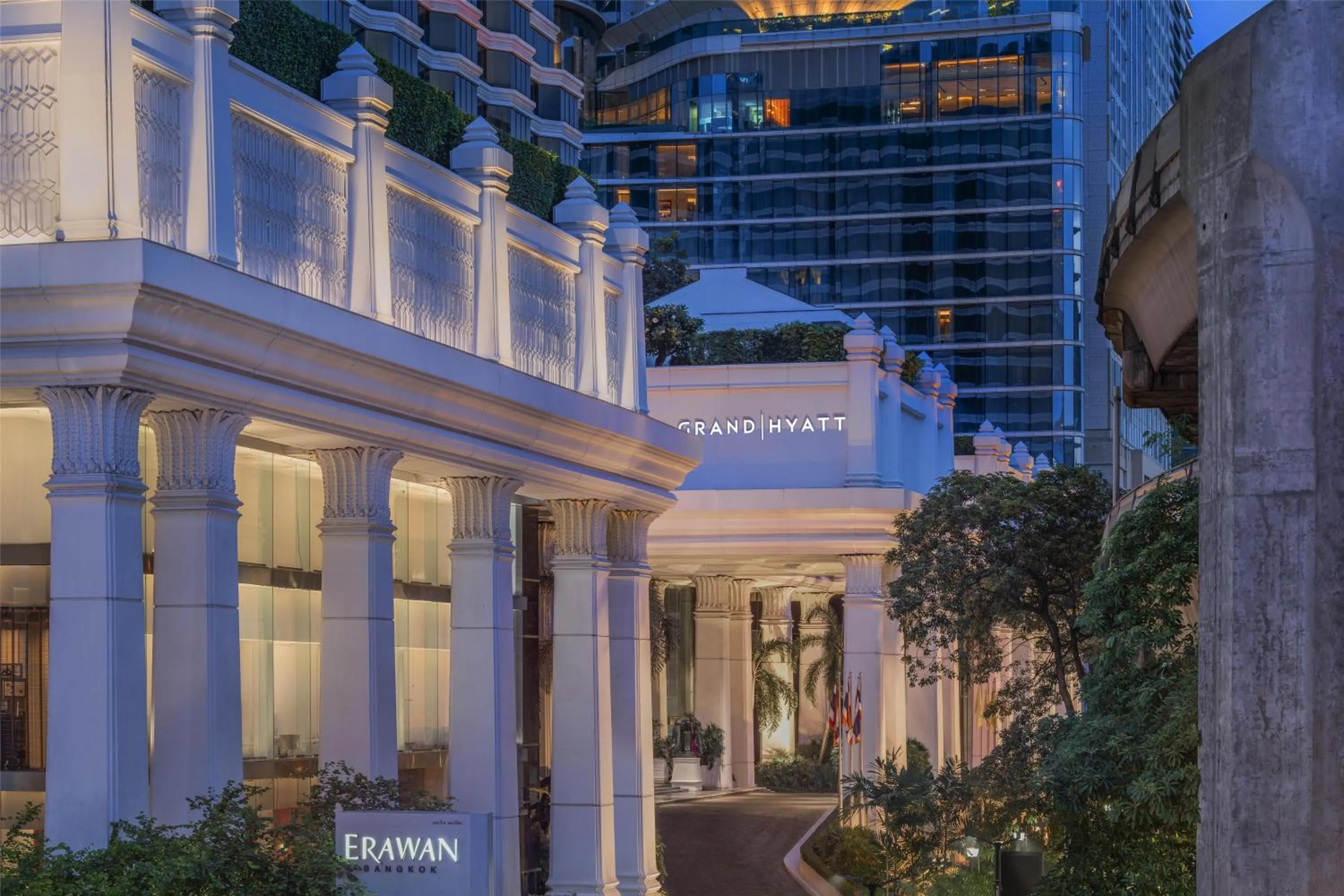 Property building in Grand Hyatt Erawan Bangkok
