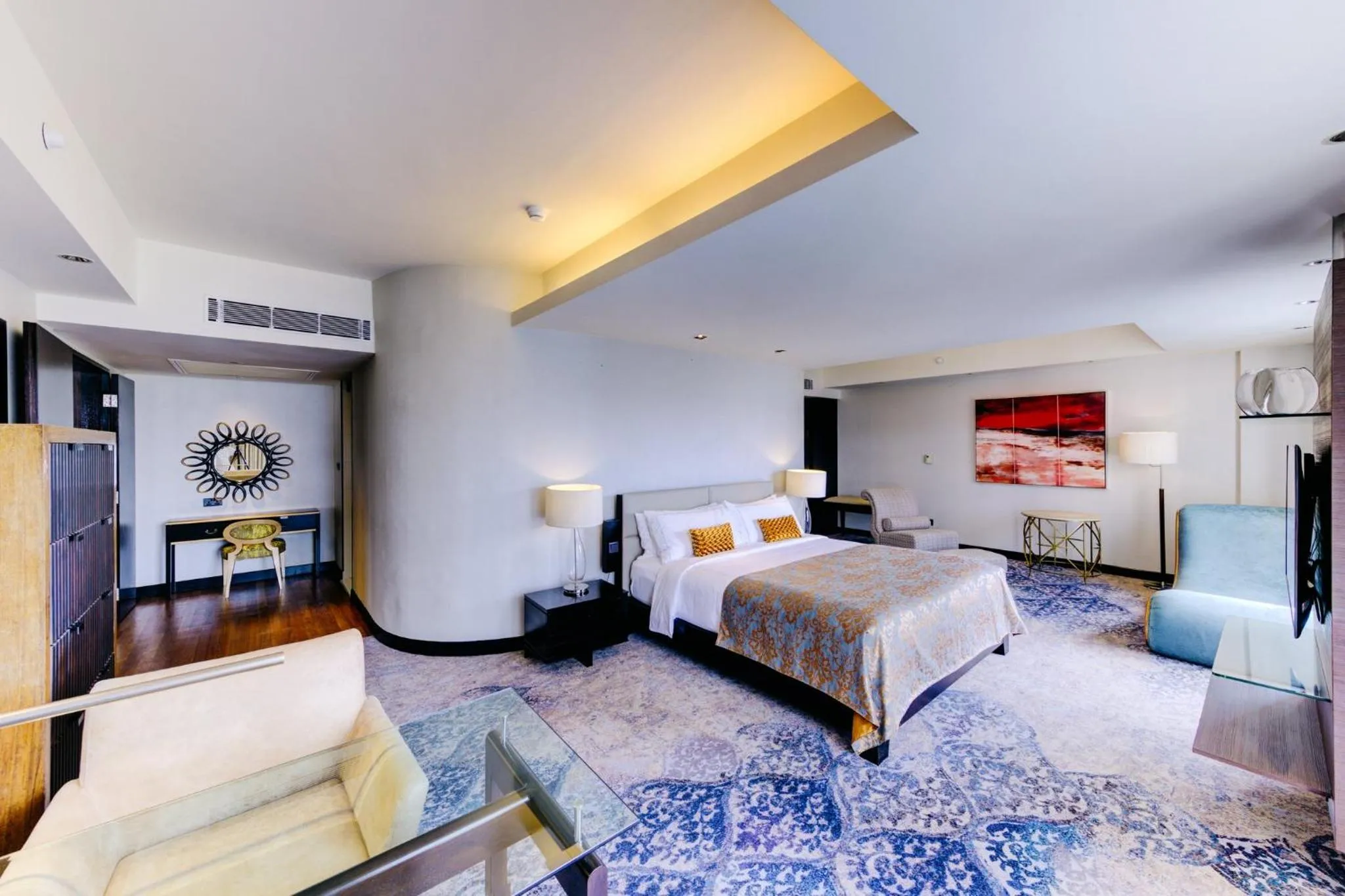 Photo of the whole room, Bed in Cinnamon Grand Colombo