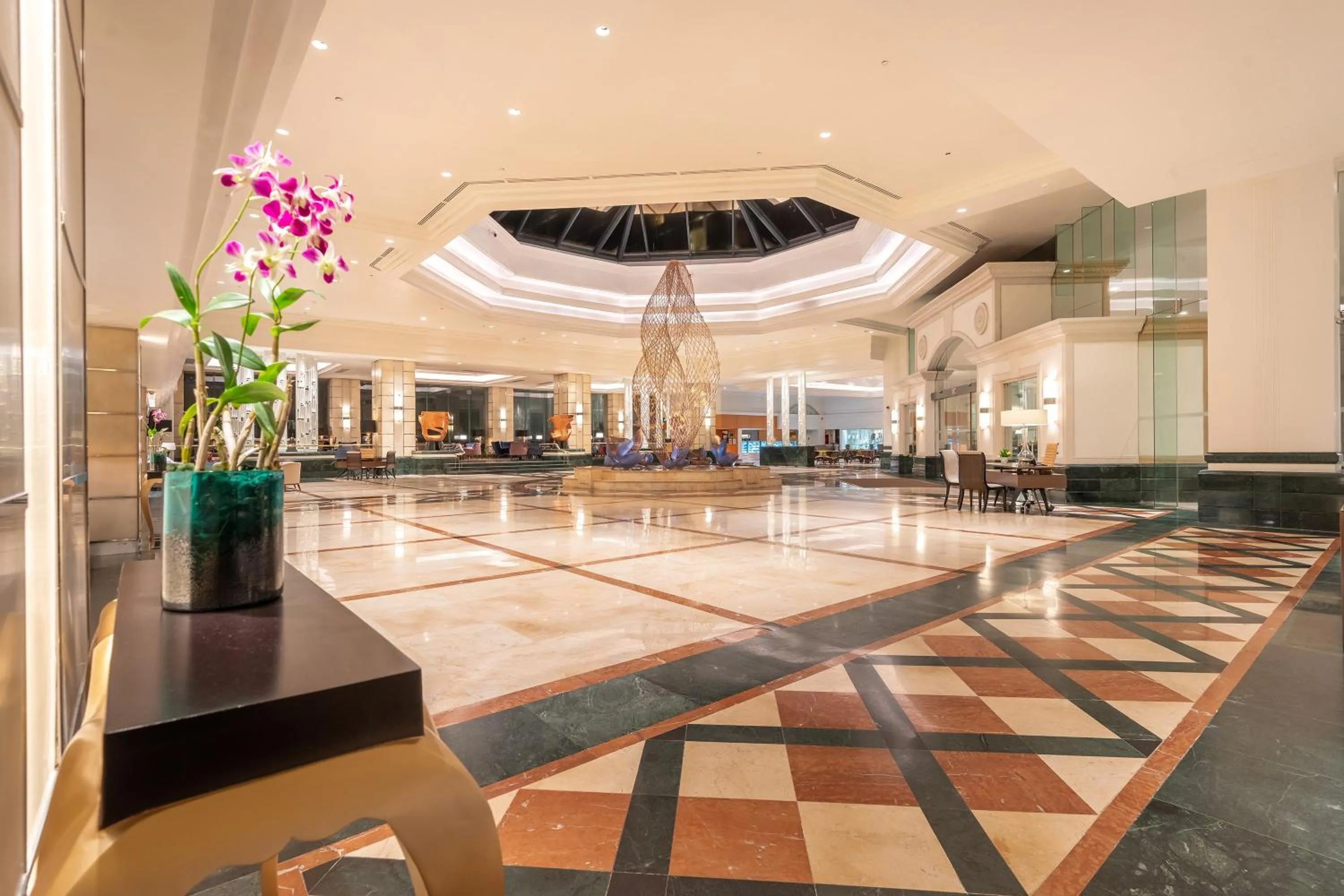 Lobby or reception in Cinnamon Grand Colombo