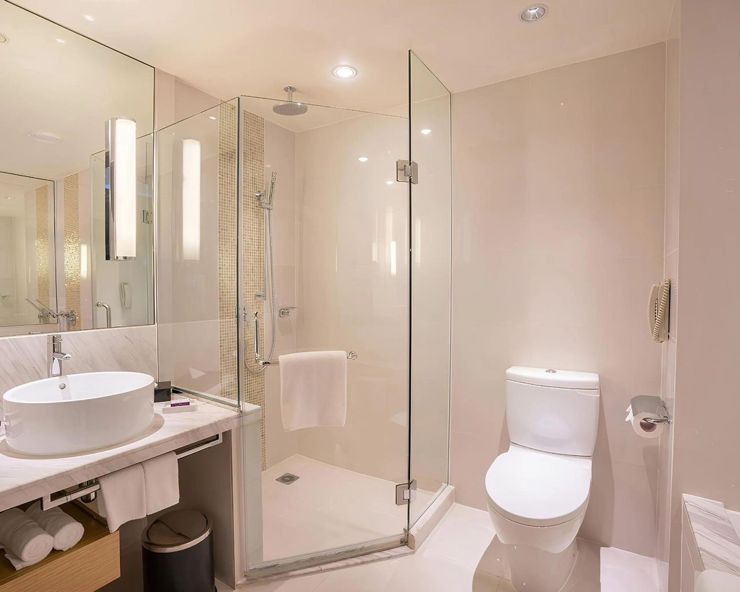 Bathroom in Cinnamon Grand Colombo