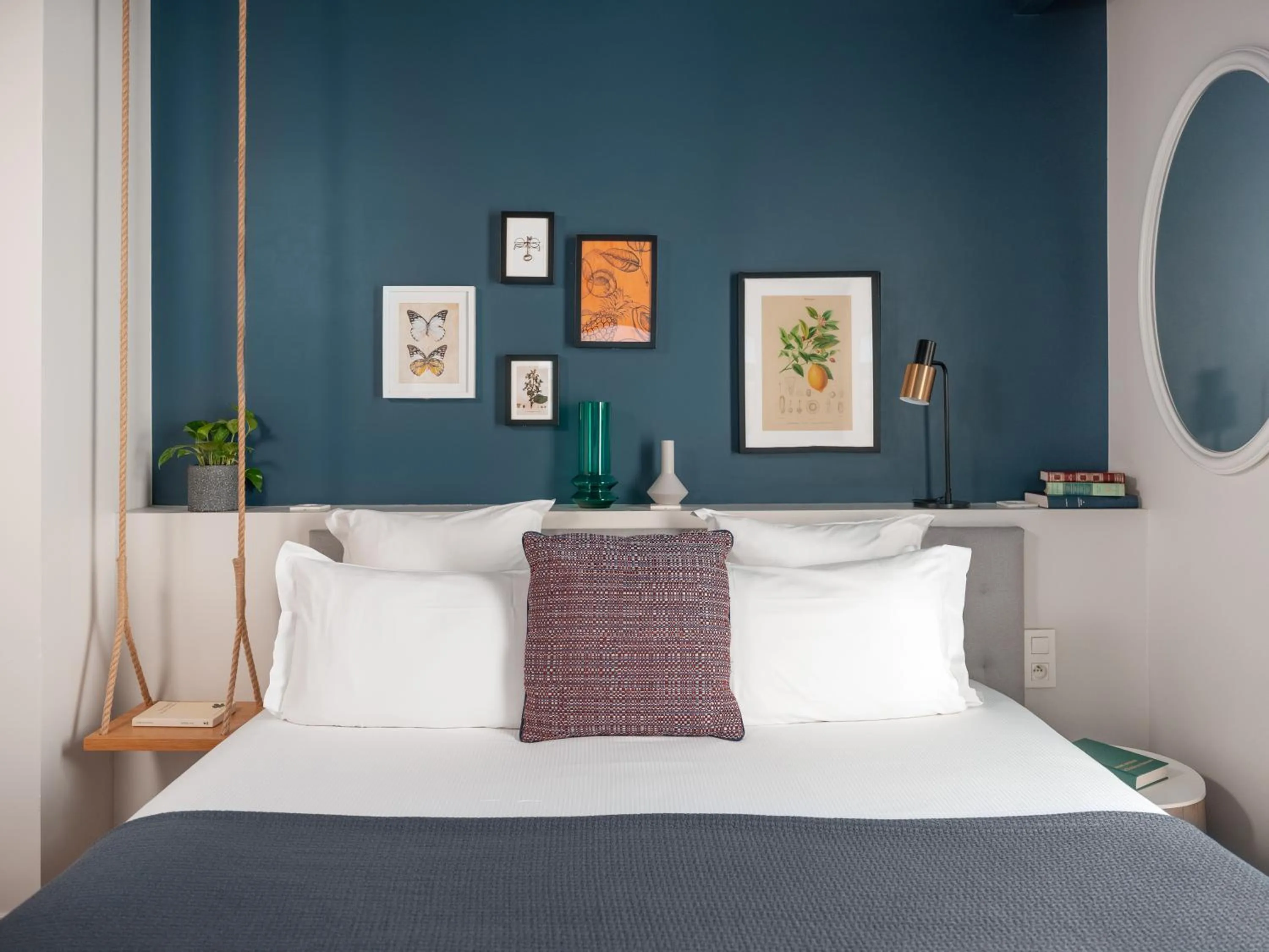 View (from property/room), Bed in Hôtel Belleval