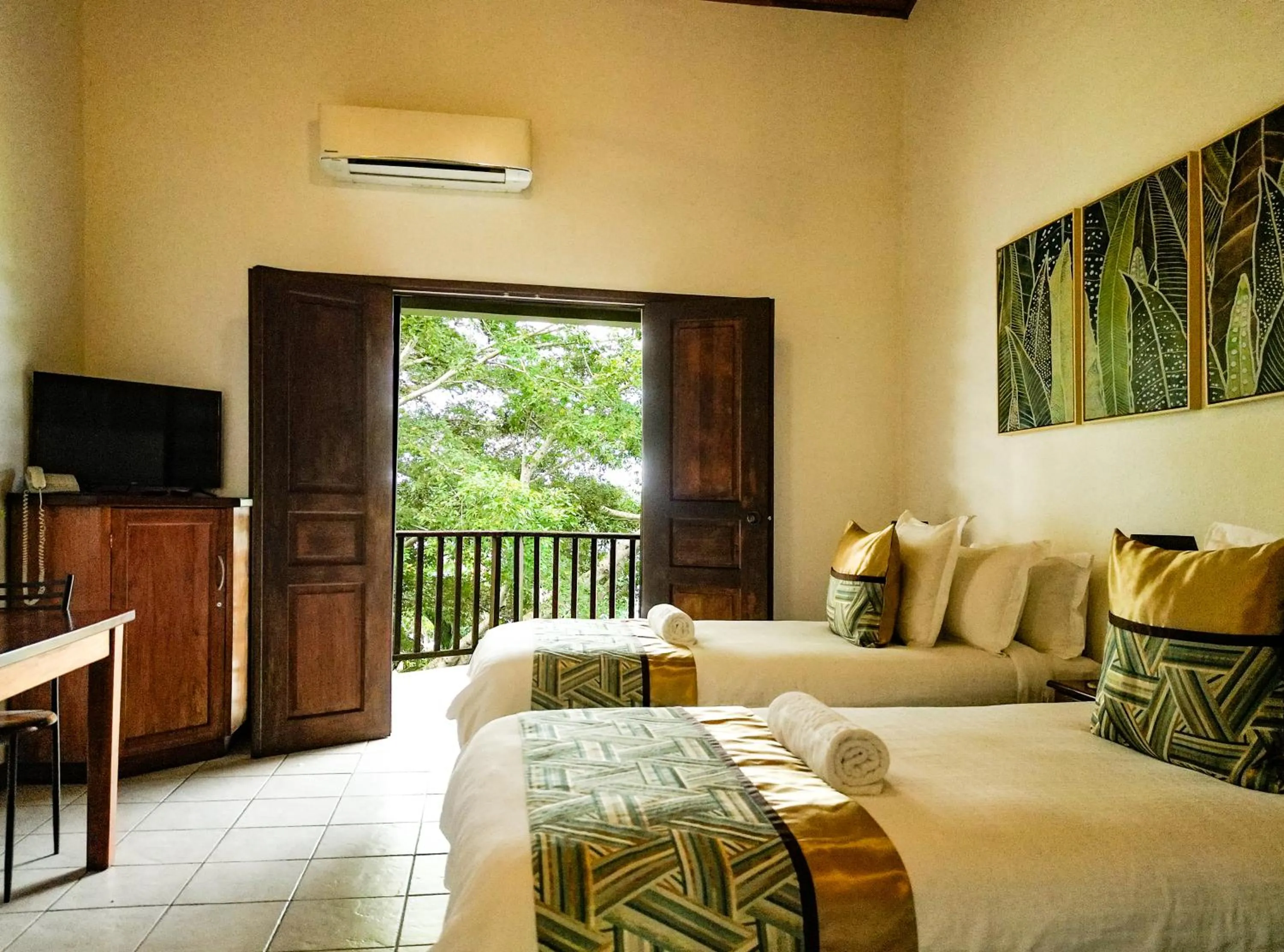 Bed in Poppy's on the Lagoon