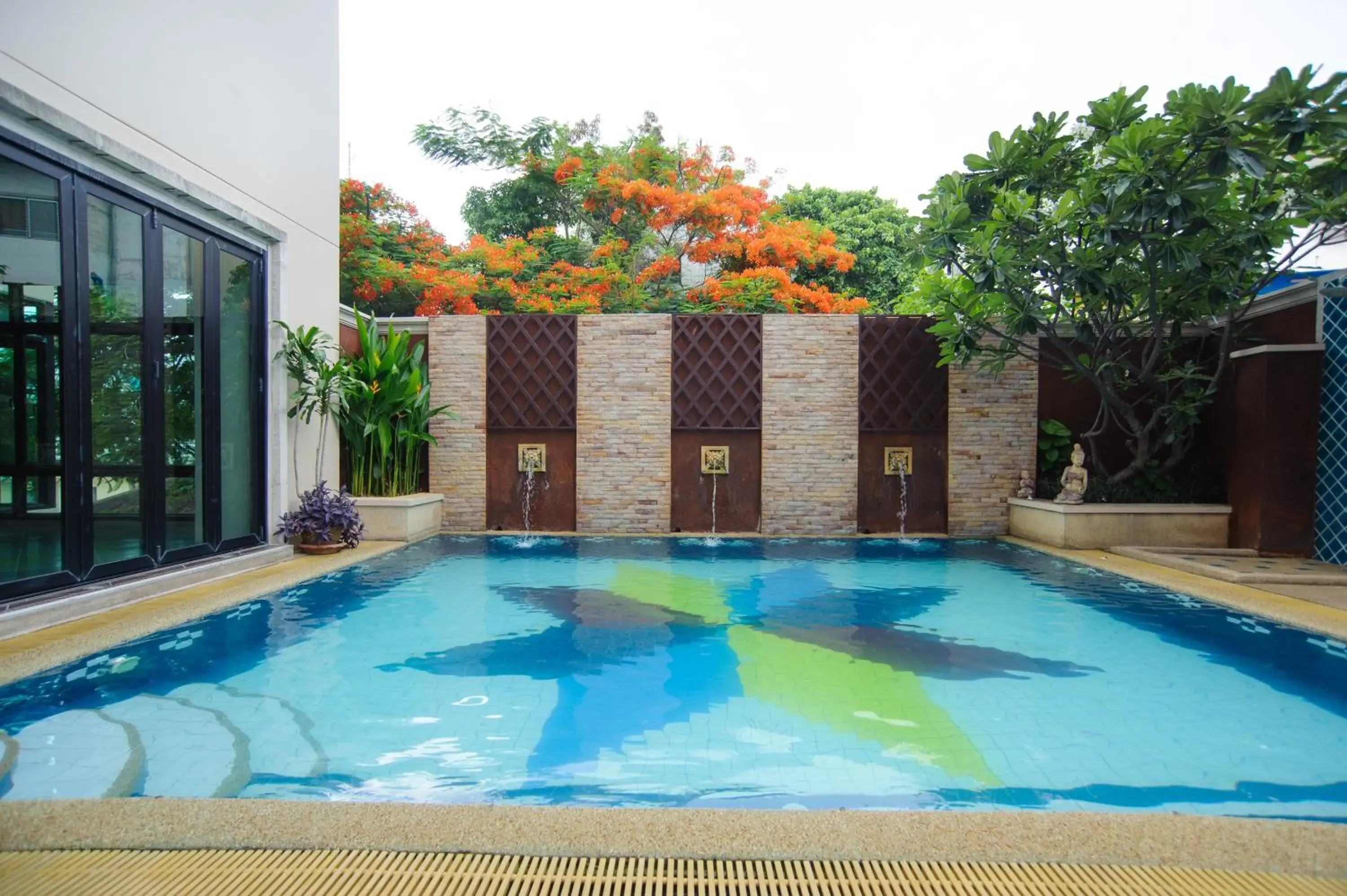 Pool view, Swimming Pool in Diamond City Place Hotel