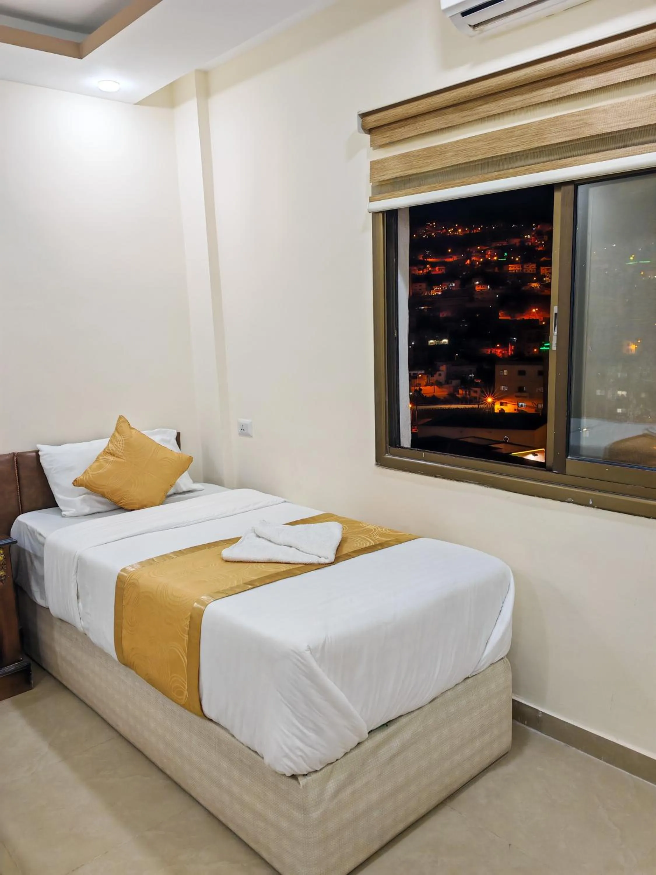 Bed in Petra Gate Hotel