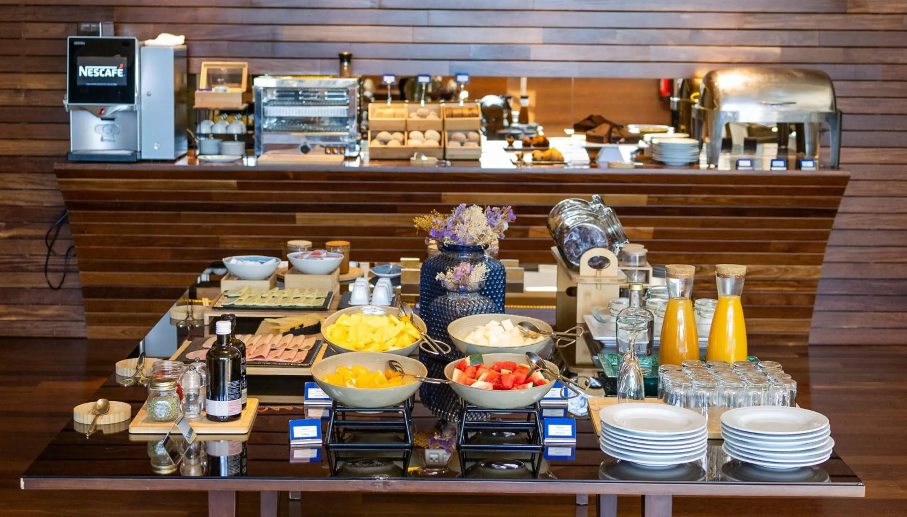 Breakfast in 4615 Hotel Breakfast in 4615 Hotel