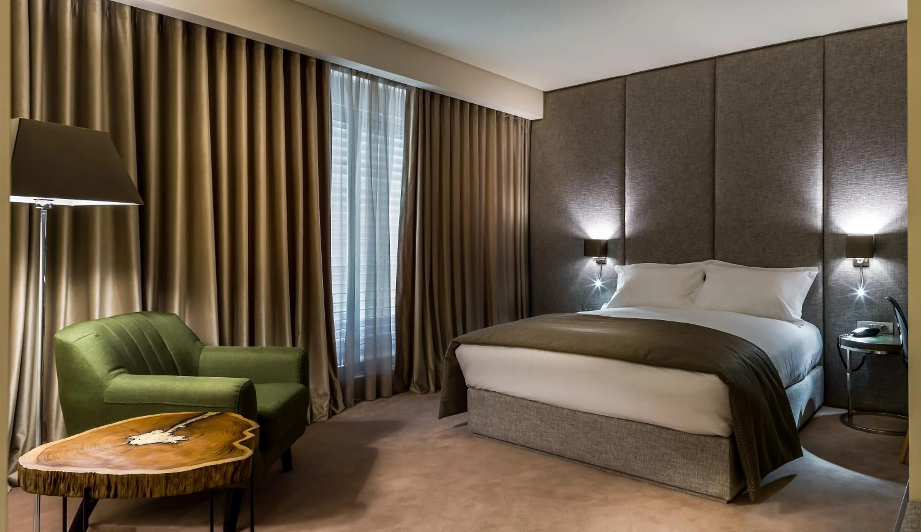 Bedroom, Bed in 4615 Hotel