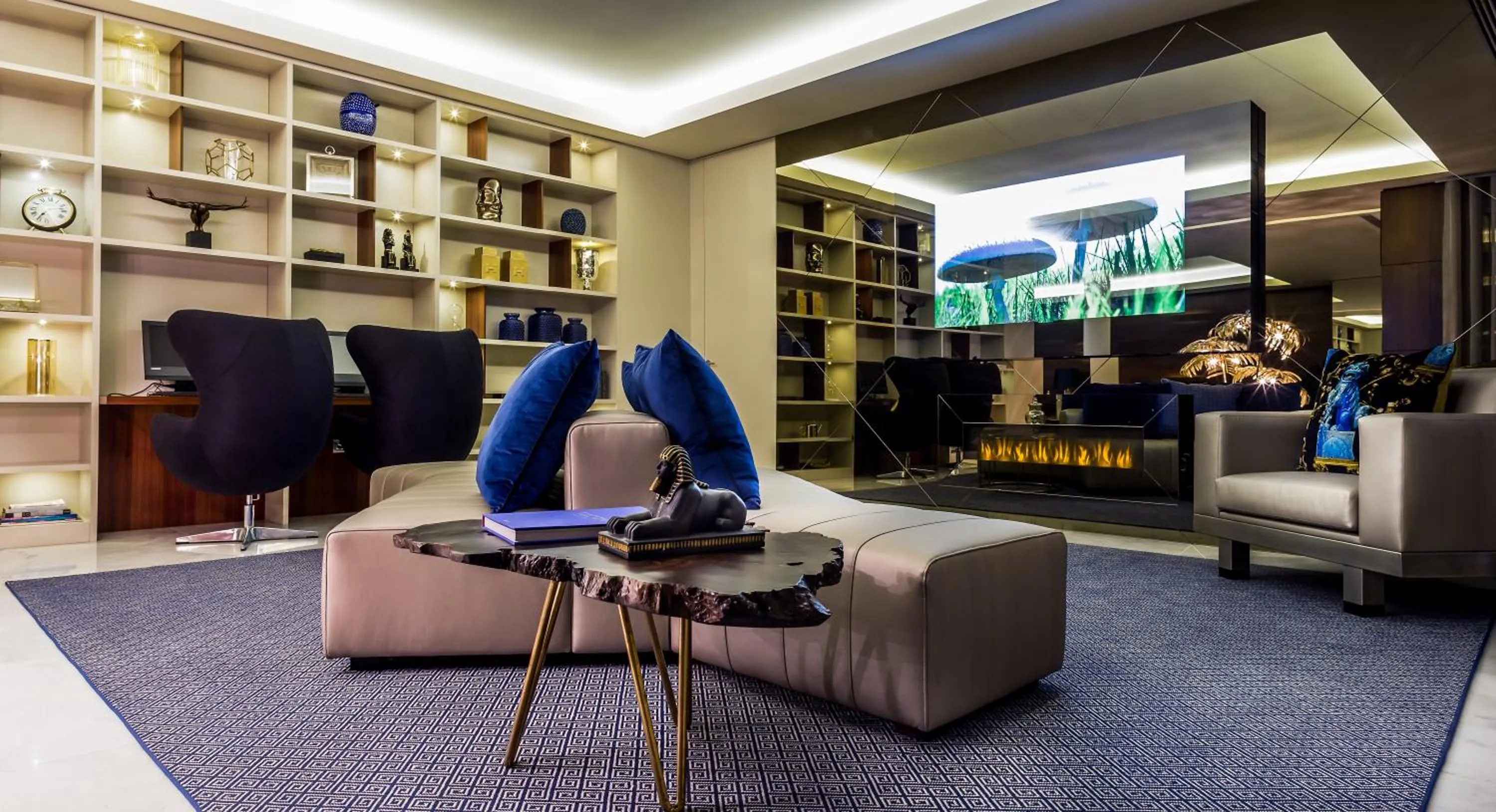 Communal lounge/ TV room in 4615 Hotel