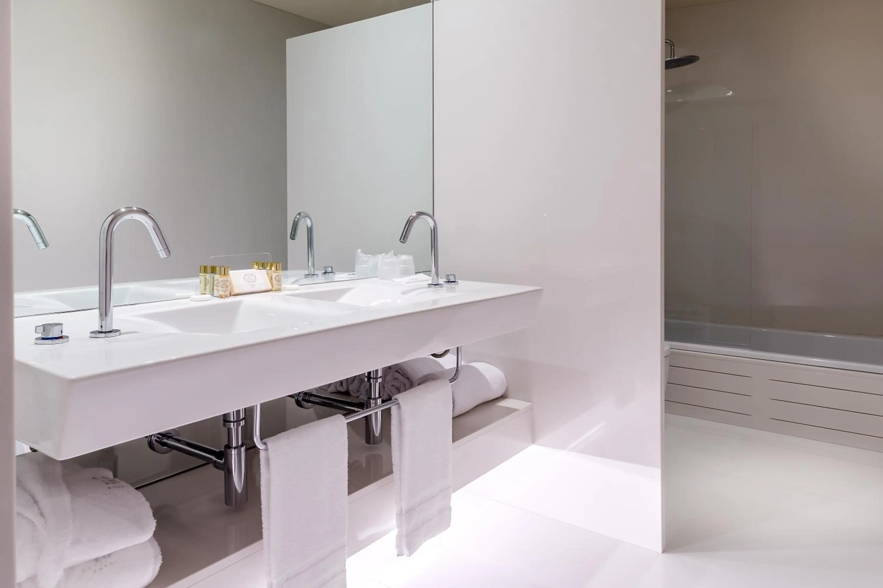 Bathroom in 4615 Hotel