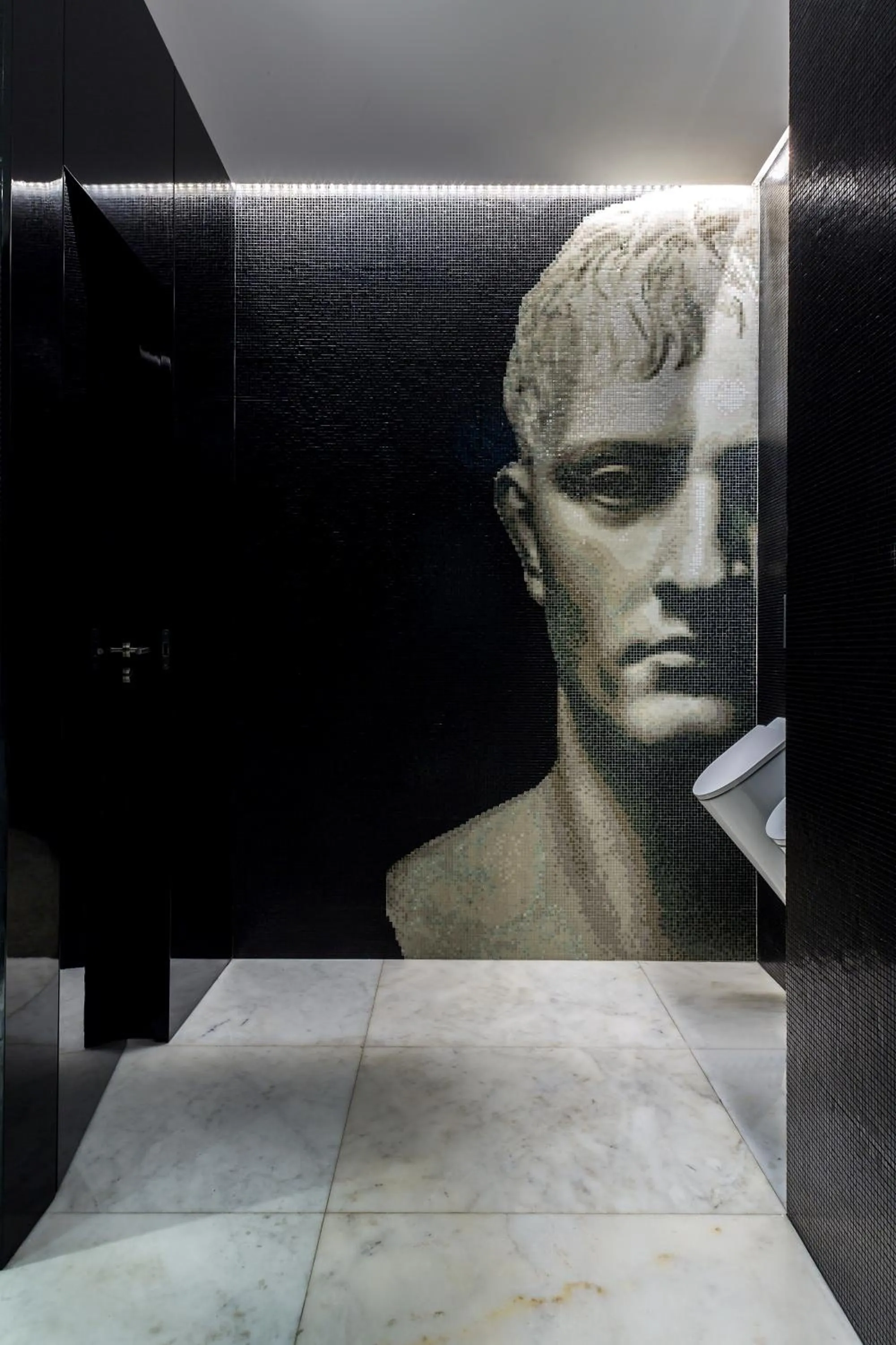 Decorative detail in 4615 Hotel