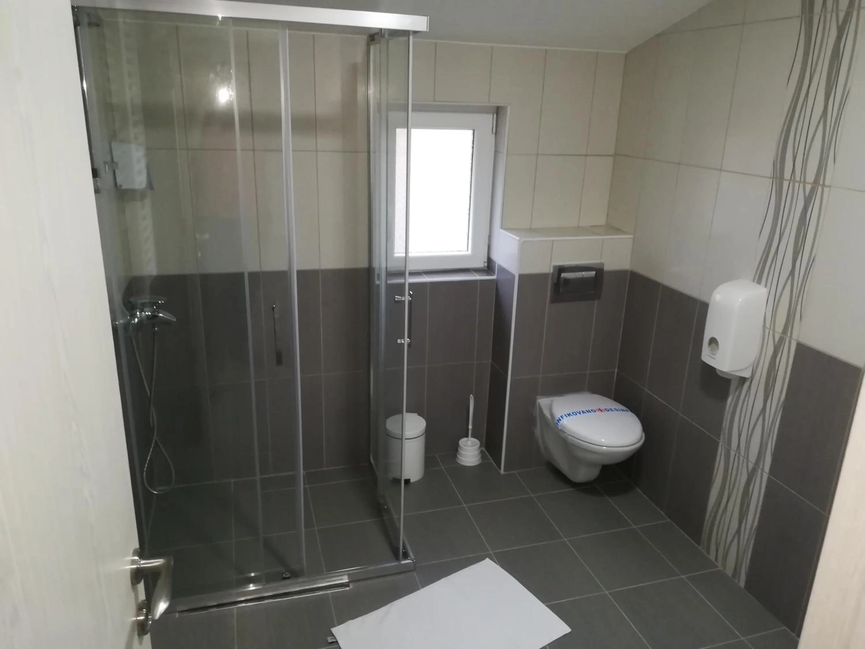 Shower in Karavan 123
