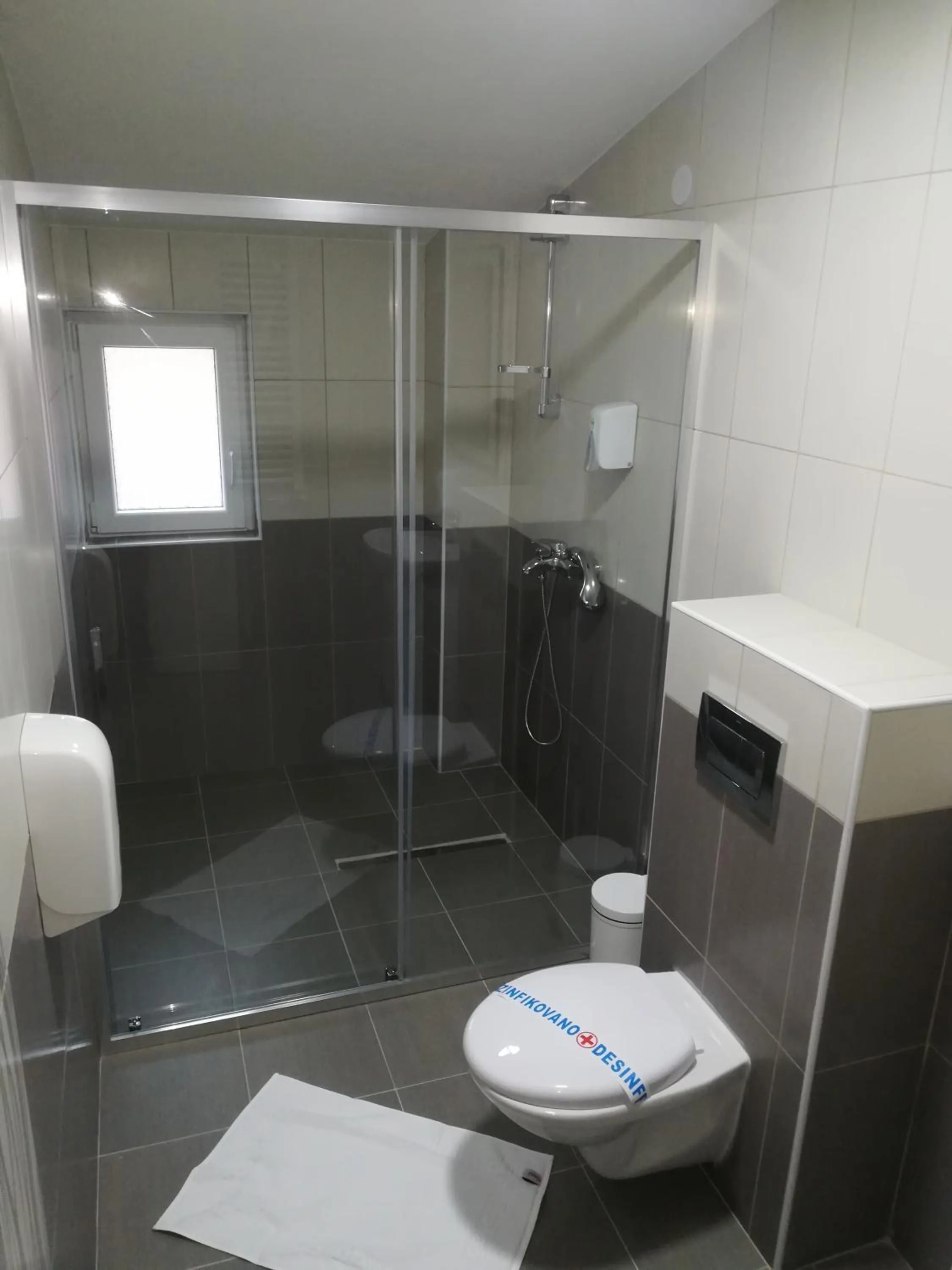 Shower in Karavan 123