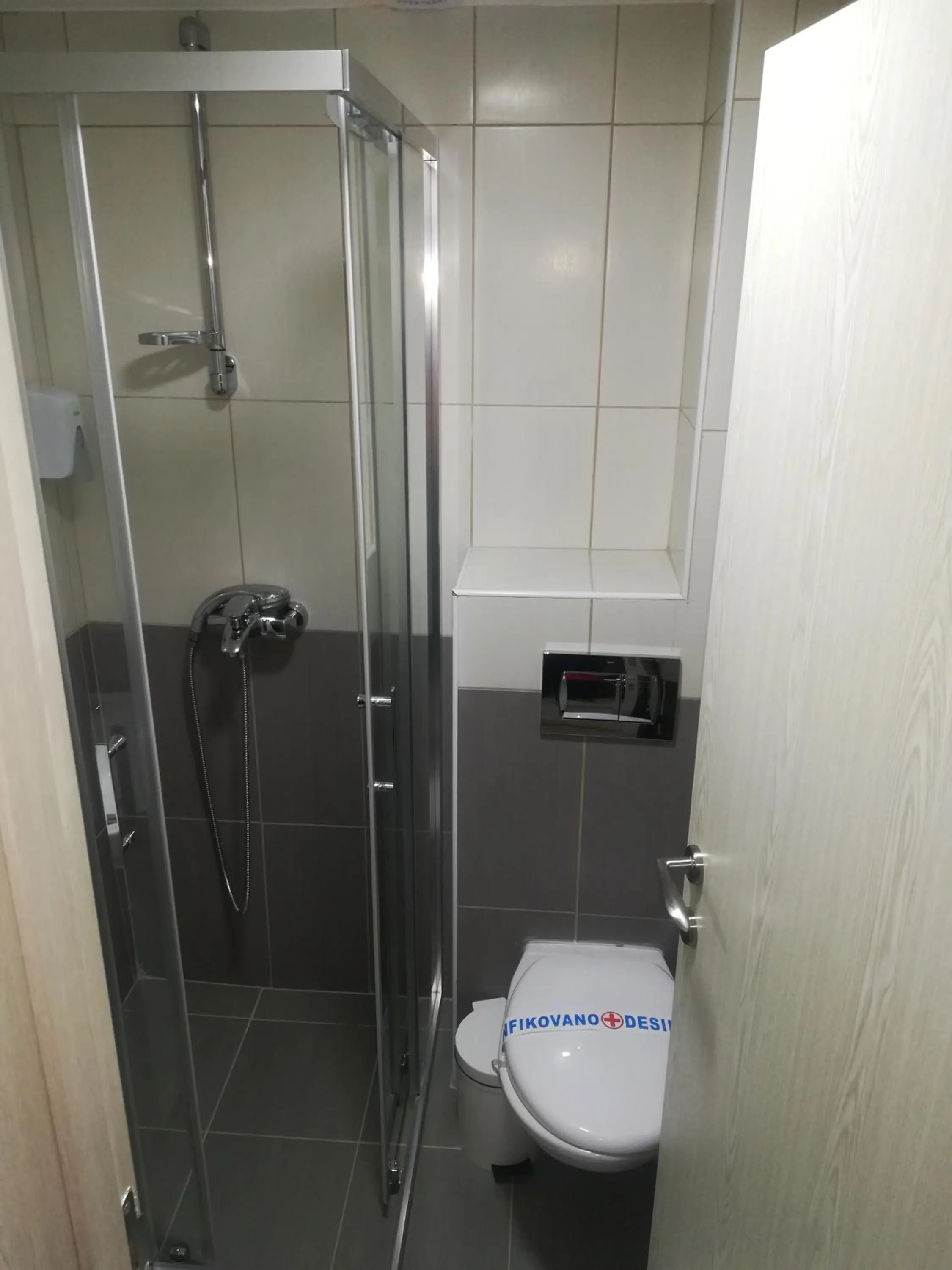 Shower in Karavan 123