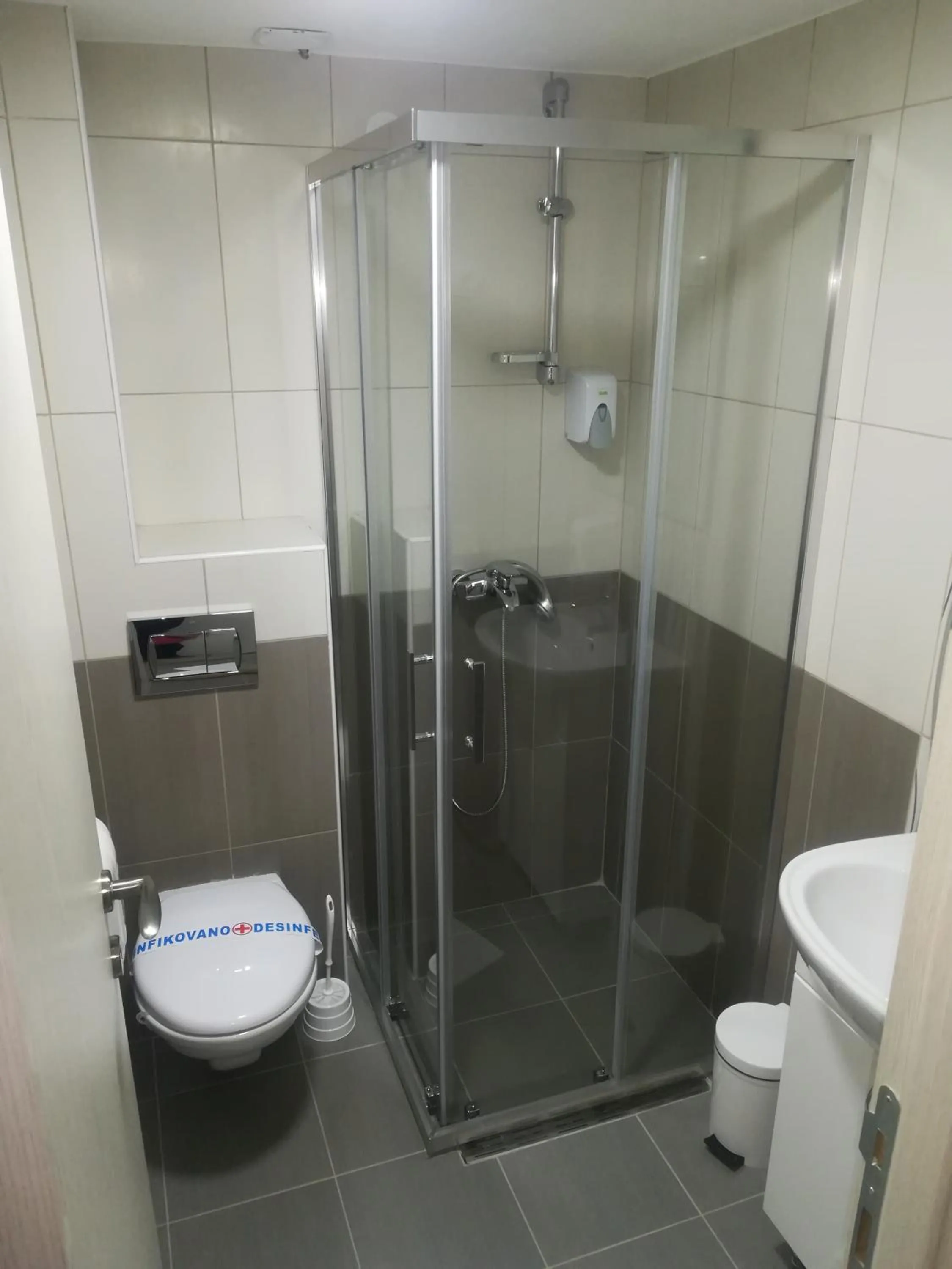 Shower in Karavan 123