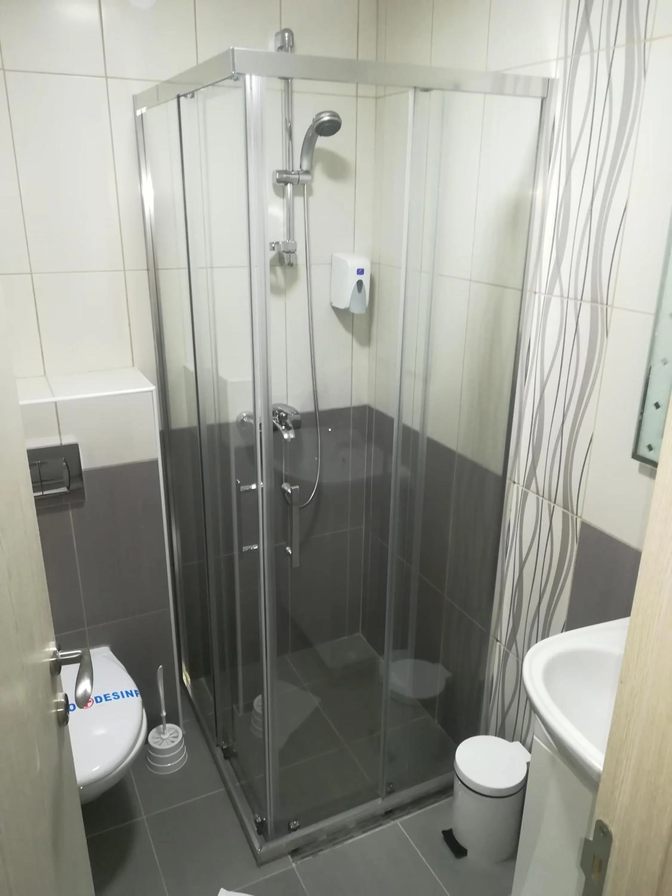 Shower in Karavan 123