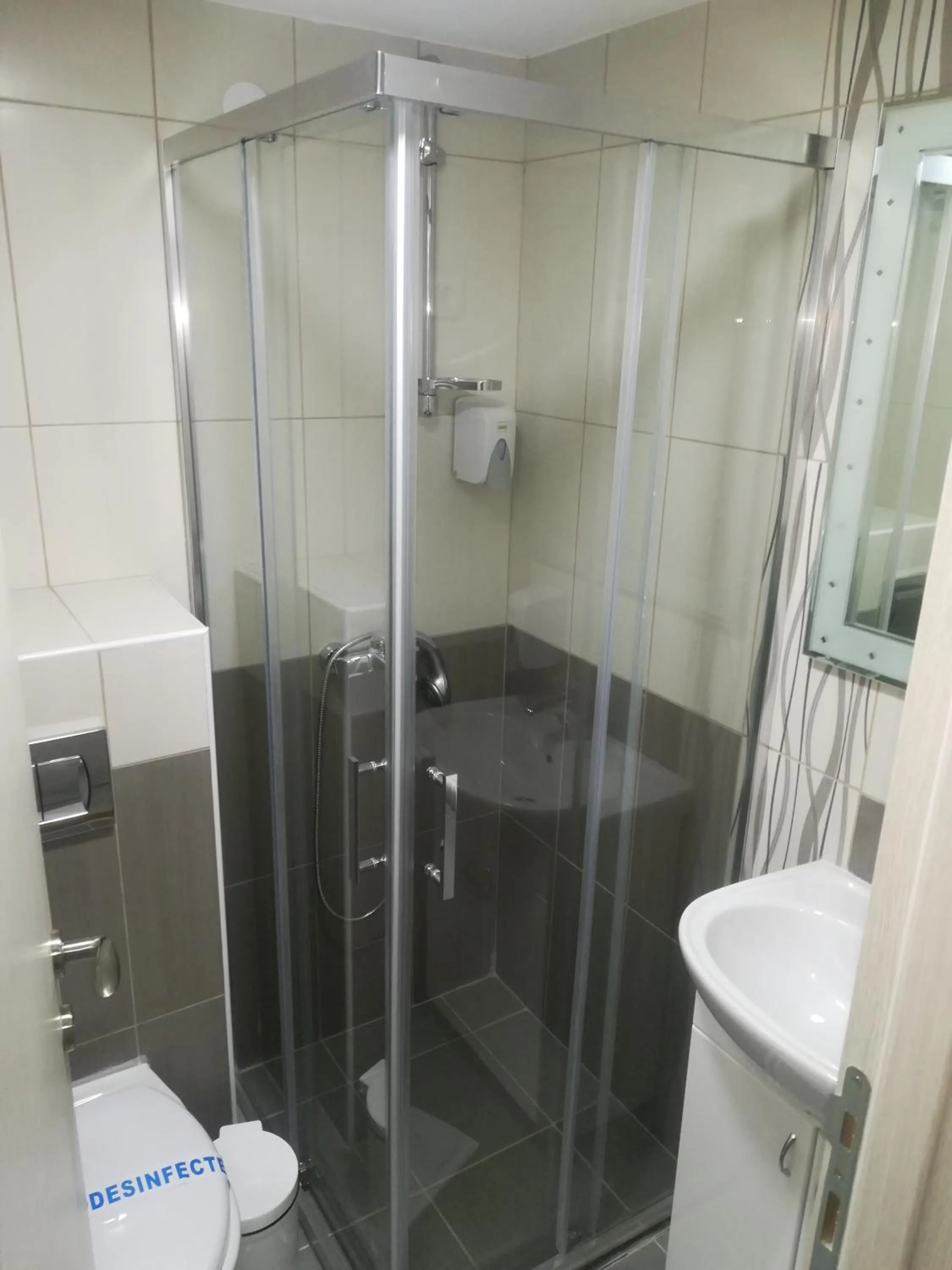 Shower in Karavan 123