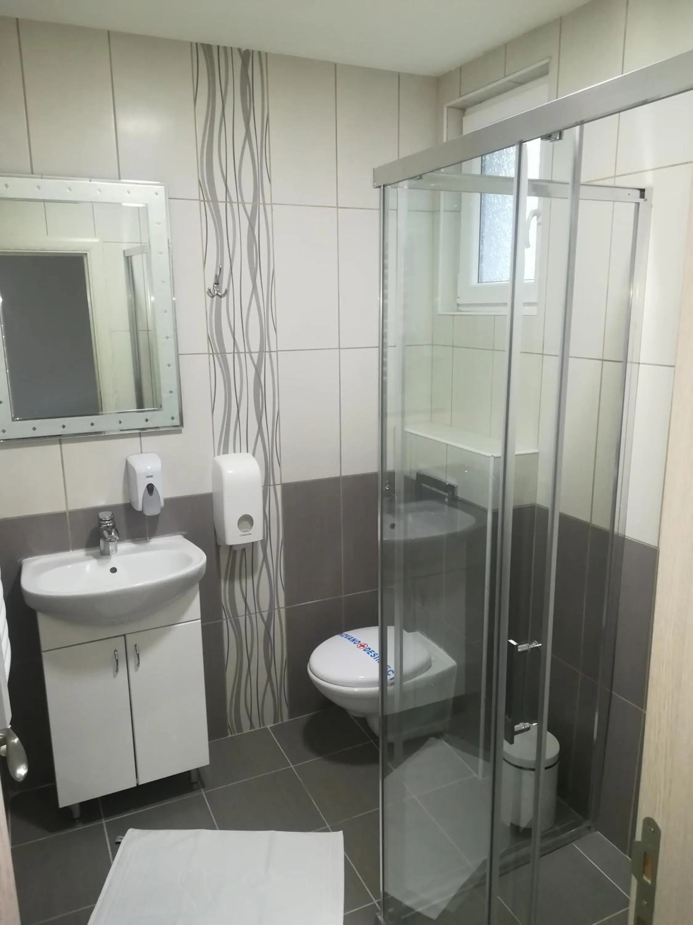 Shower in Karavan 123