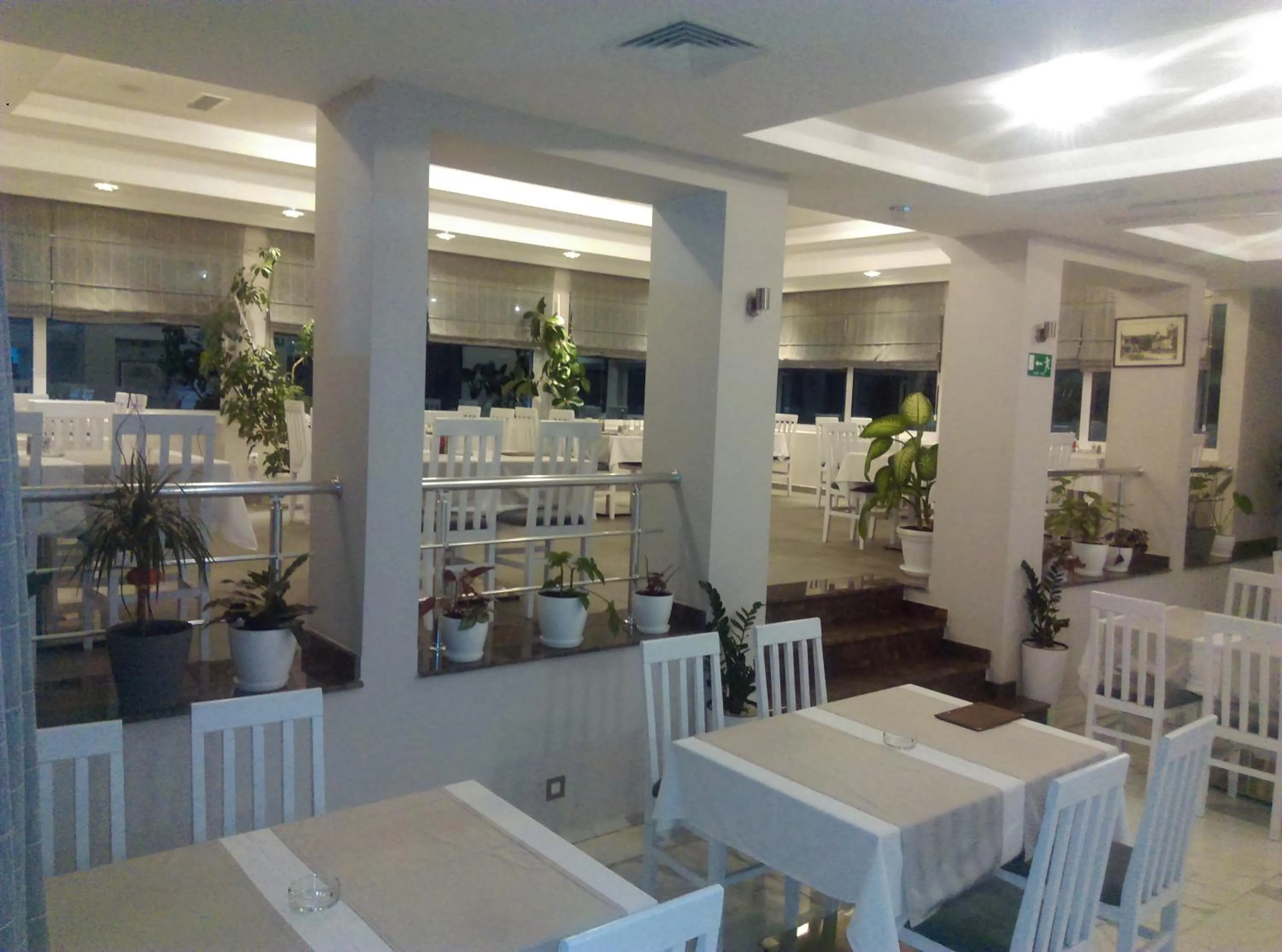 Restaurant/places to eat in Karavan 123