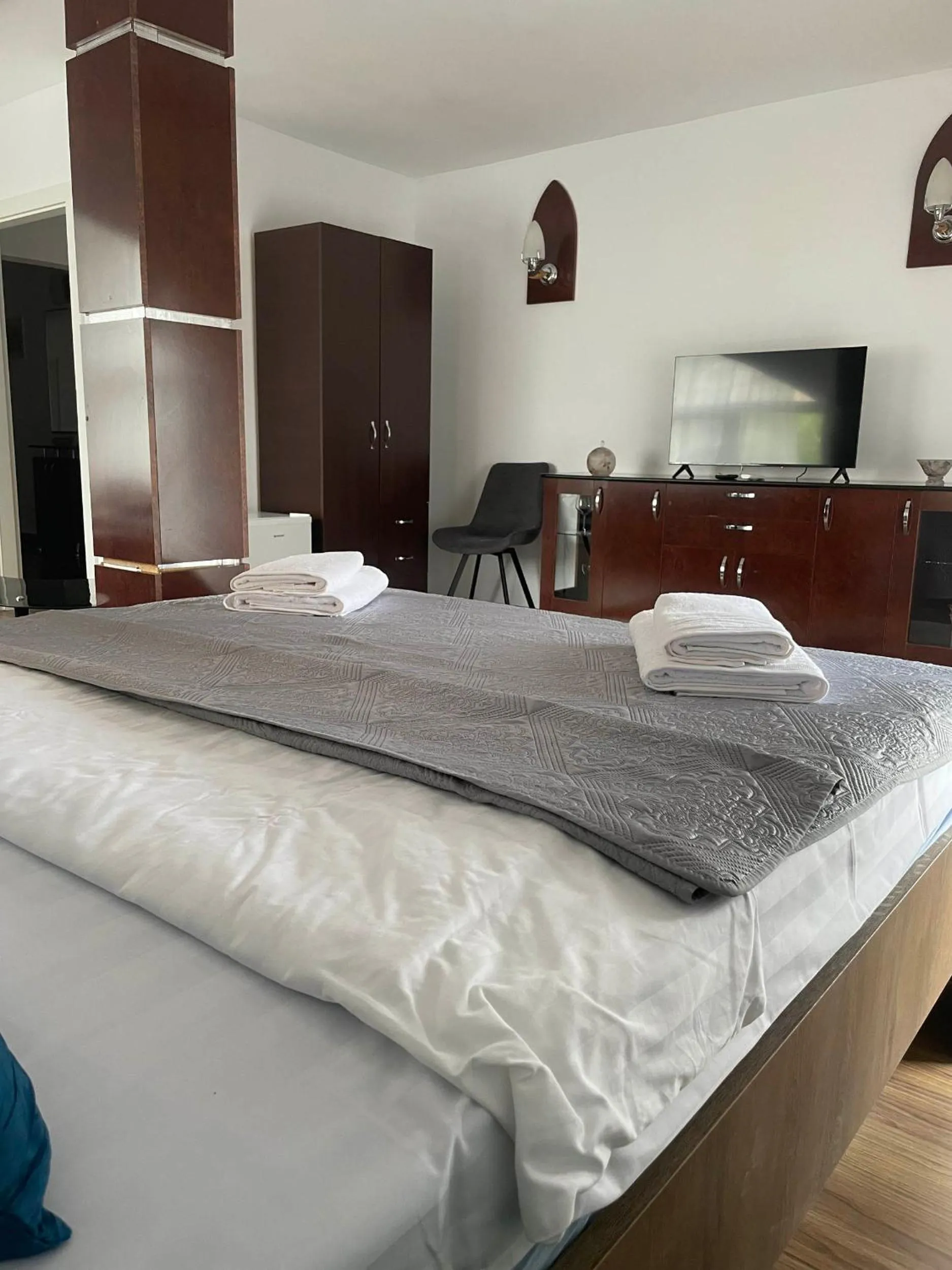 Bed in Motel Maestro