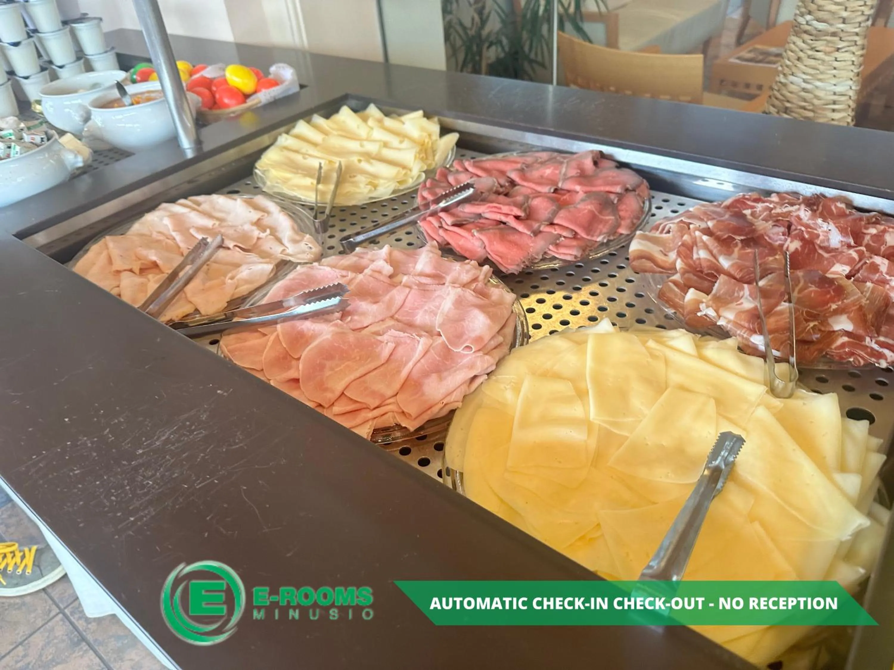 Buffet breakfast in E-Rooms Minusio